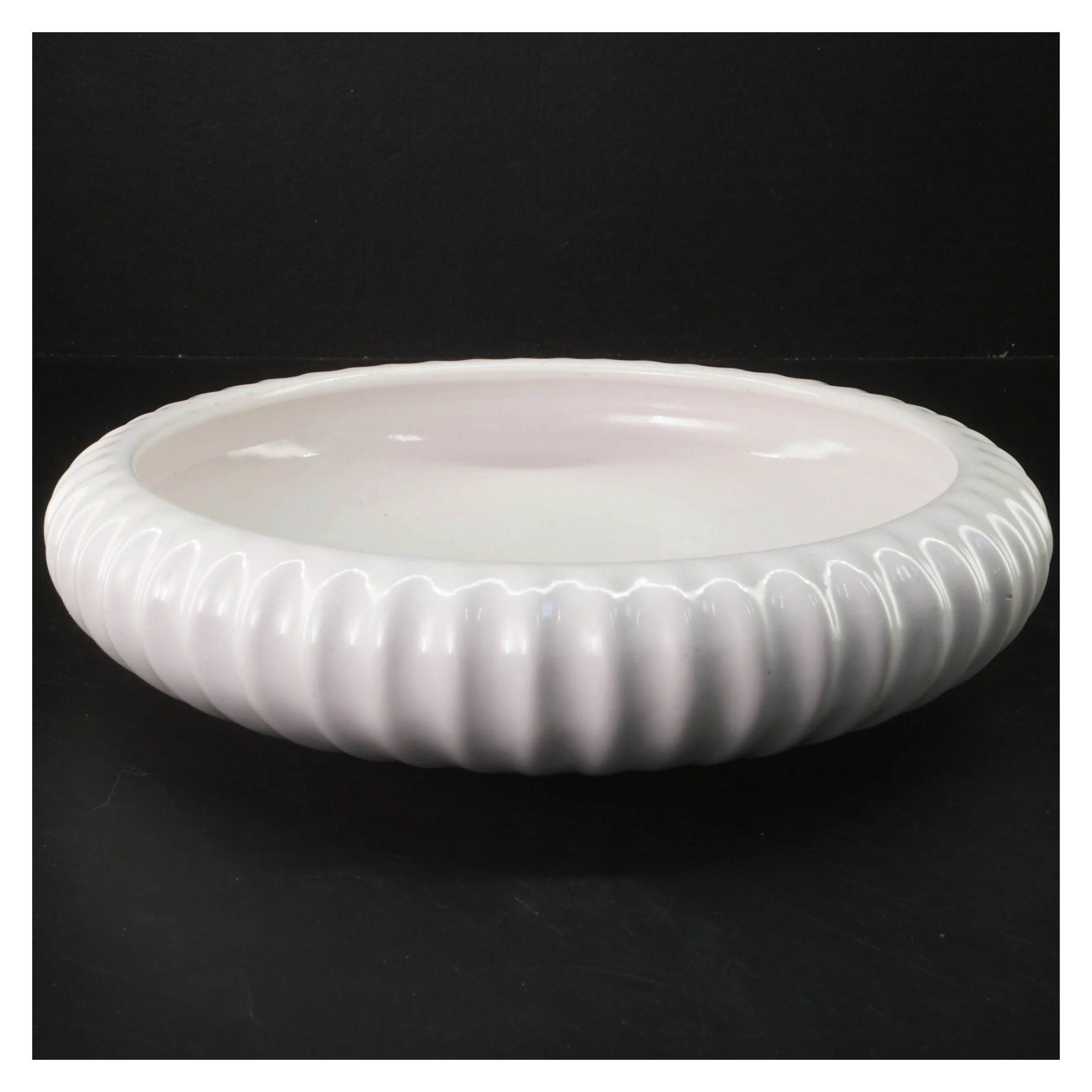 Stort glaseret fad fra L. Hjort. (Ø 28 cm)