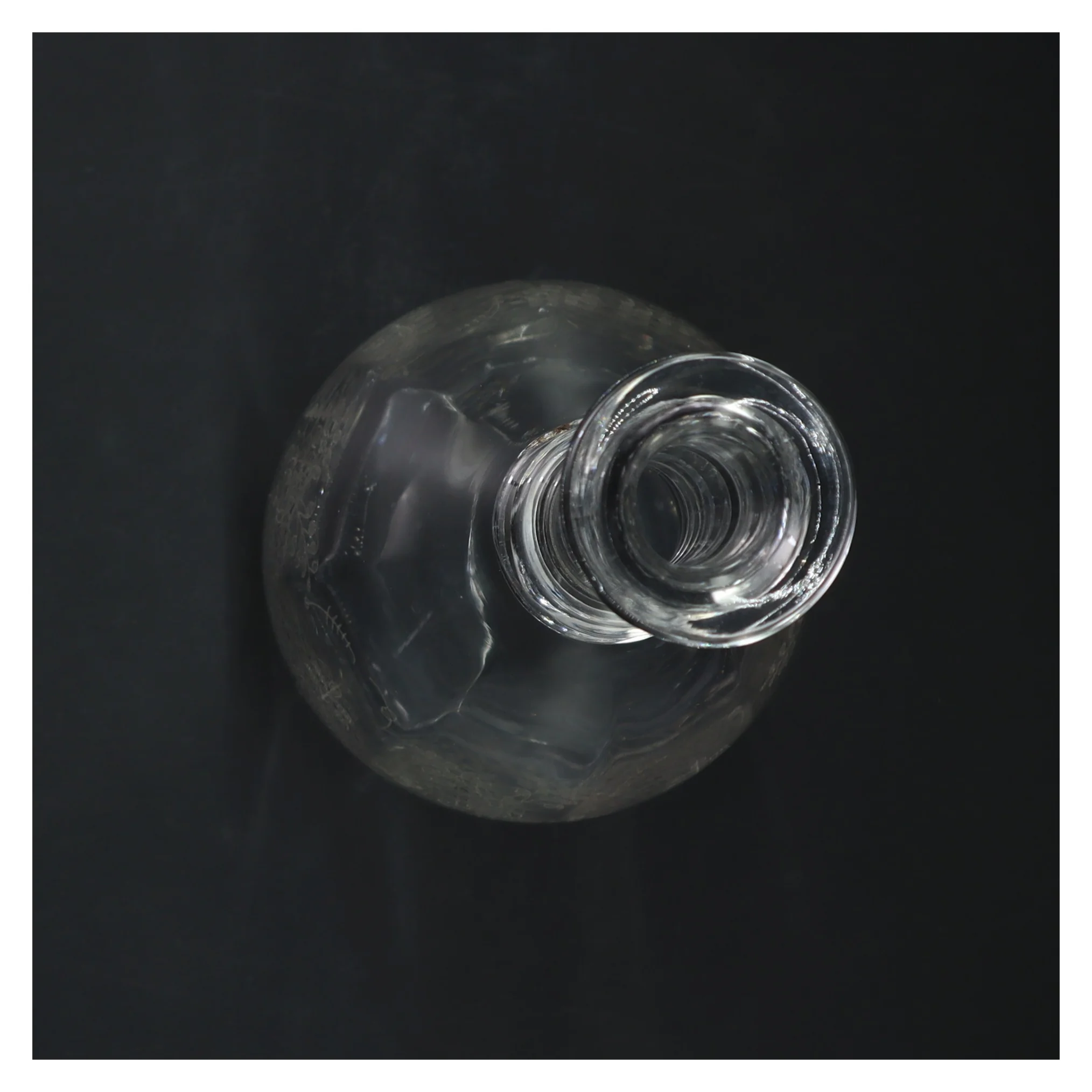 Dekoreret glasflaske (str. 29 cm)