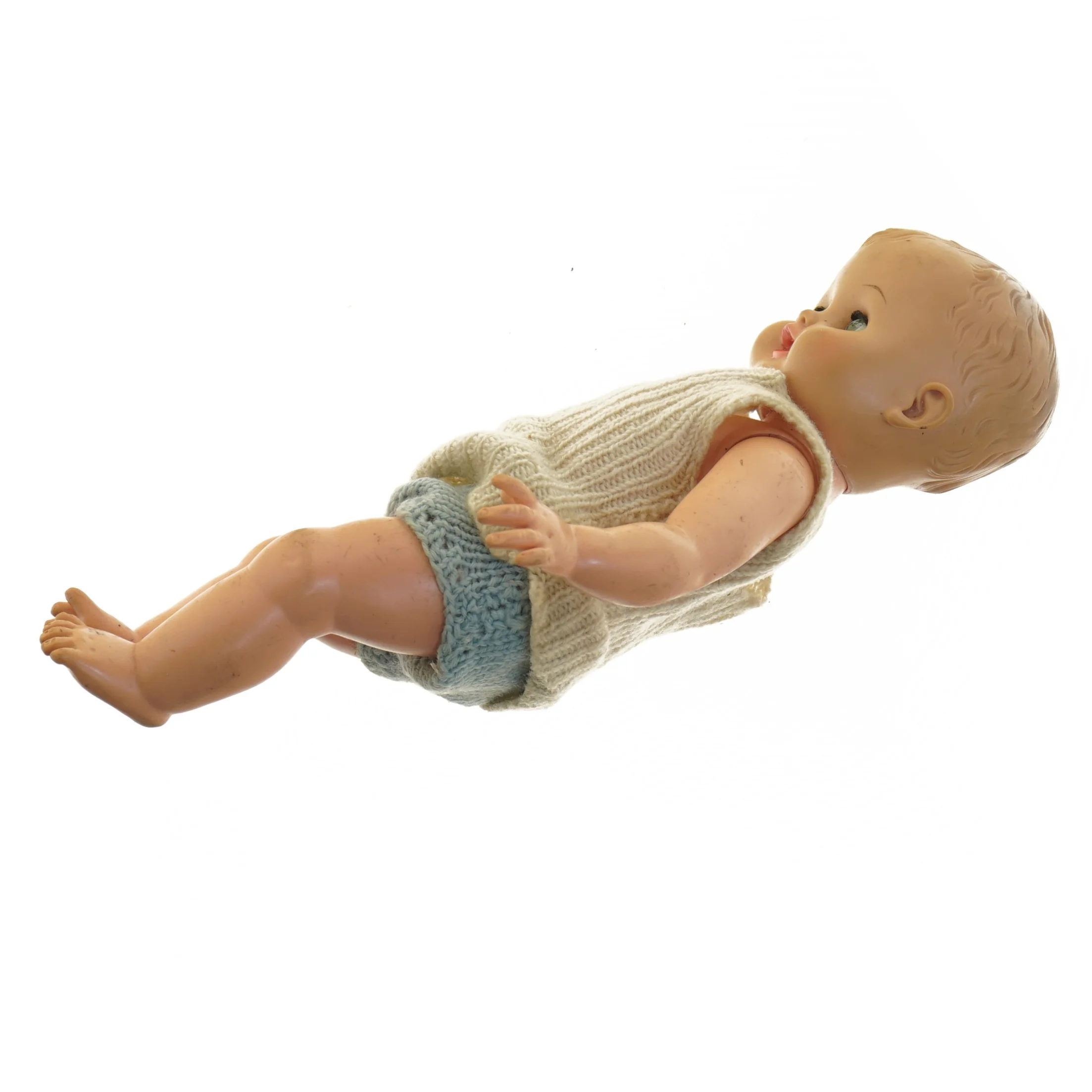 Vintage dukke med strikbeklædning (str. 33 cm)