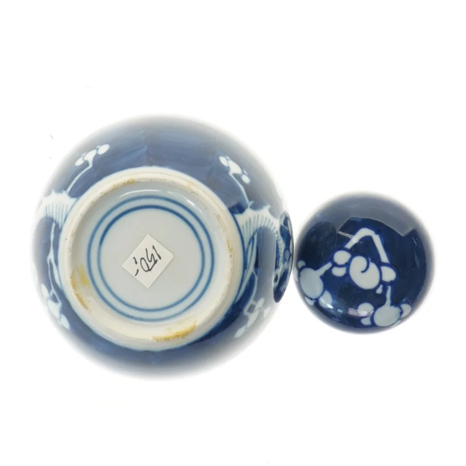 Gammel ingefærkrukke i porcelæn med låg (højde 11,5 cm)