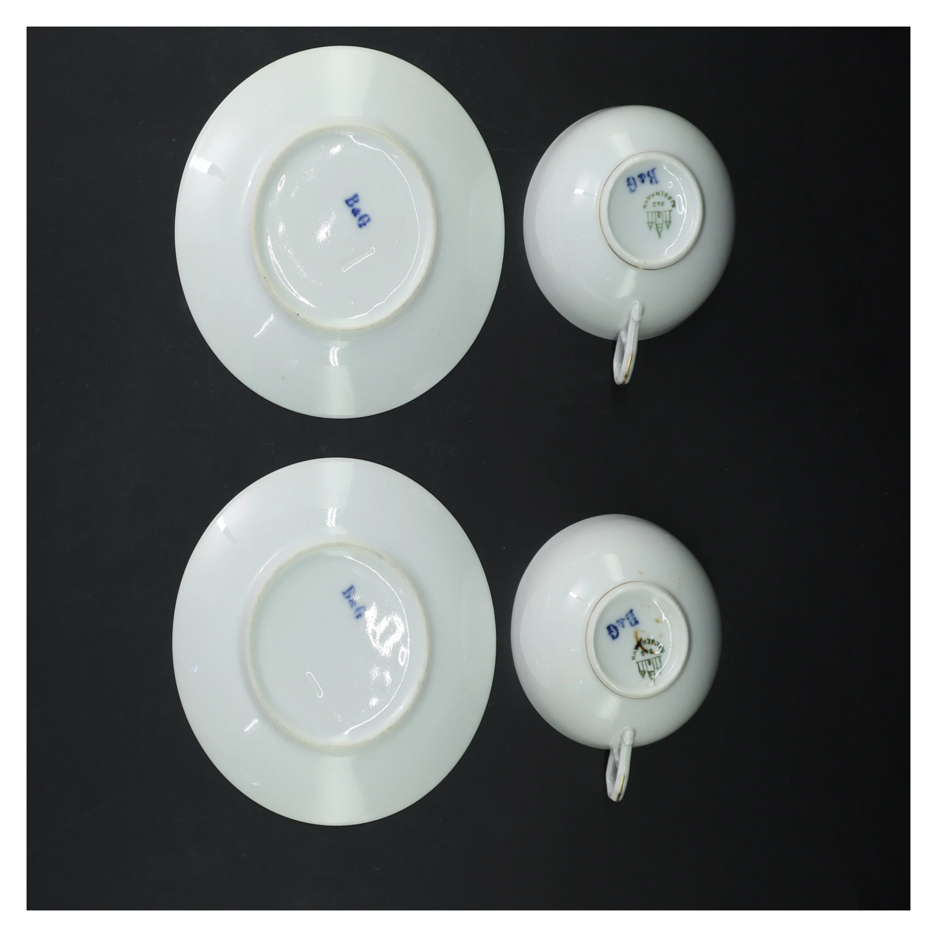 Sæt med kaffekopper og underkopper fra Bing Og Grøndal (str. kop ø 8,5 cm, underkop ø 13 cm)