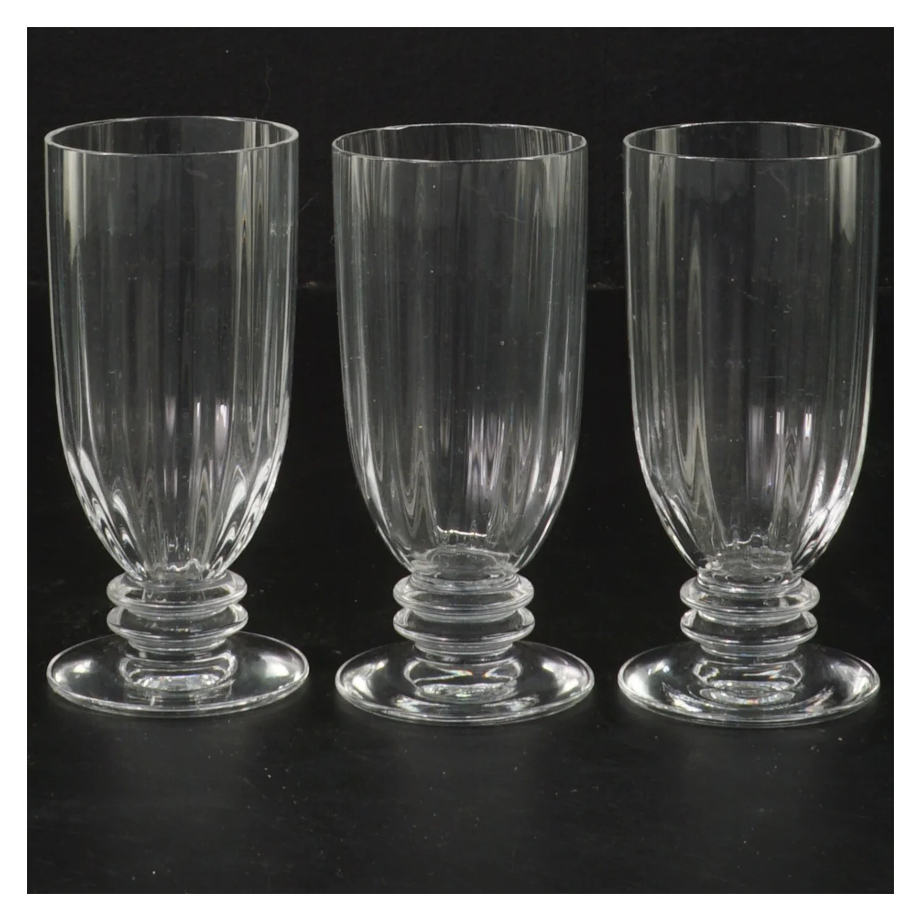 3 fede glas med base (str. 3 styk, 10 cm)