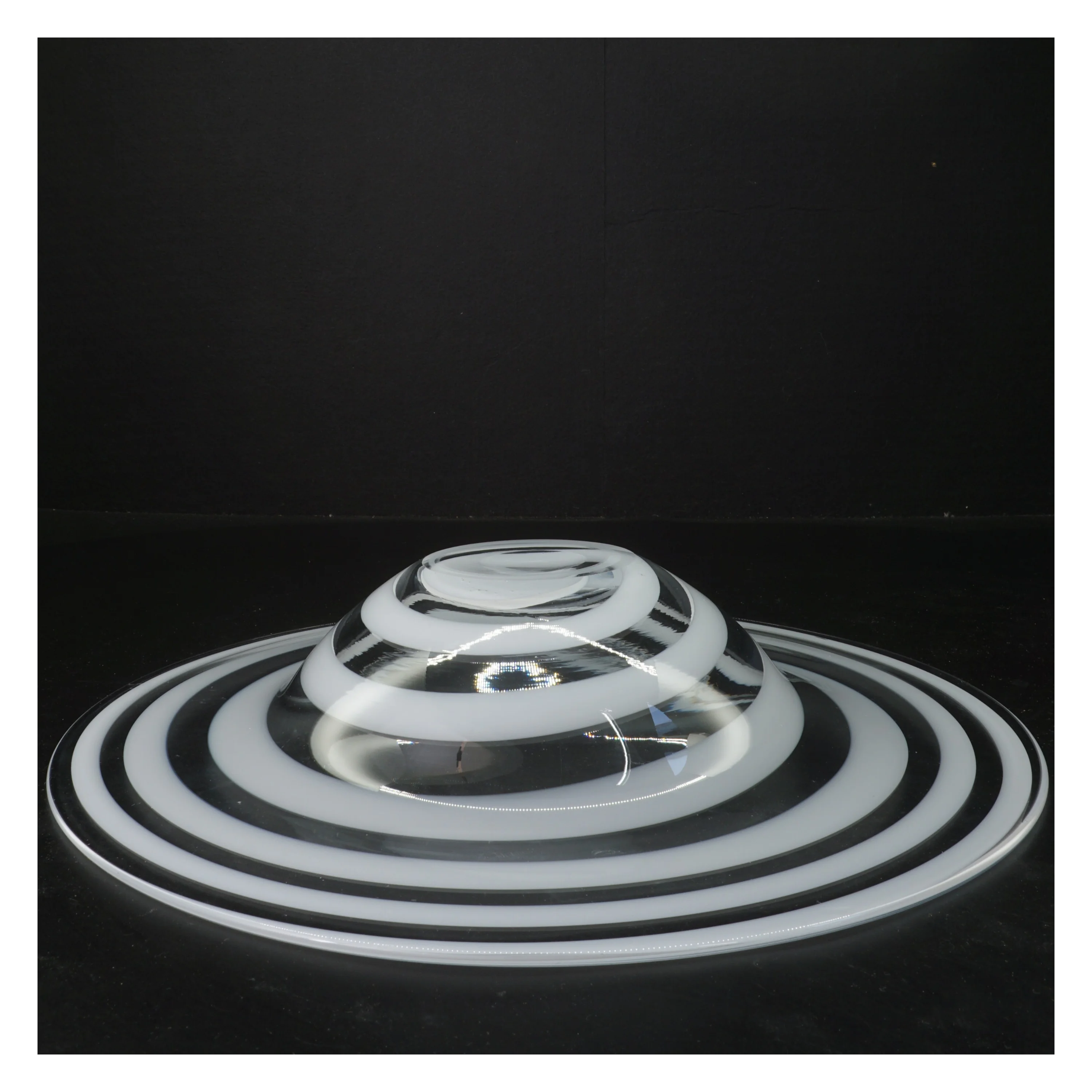 Glasfad med hvide striber (str. Ø 36 cm)