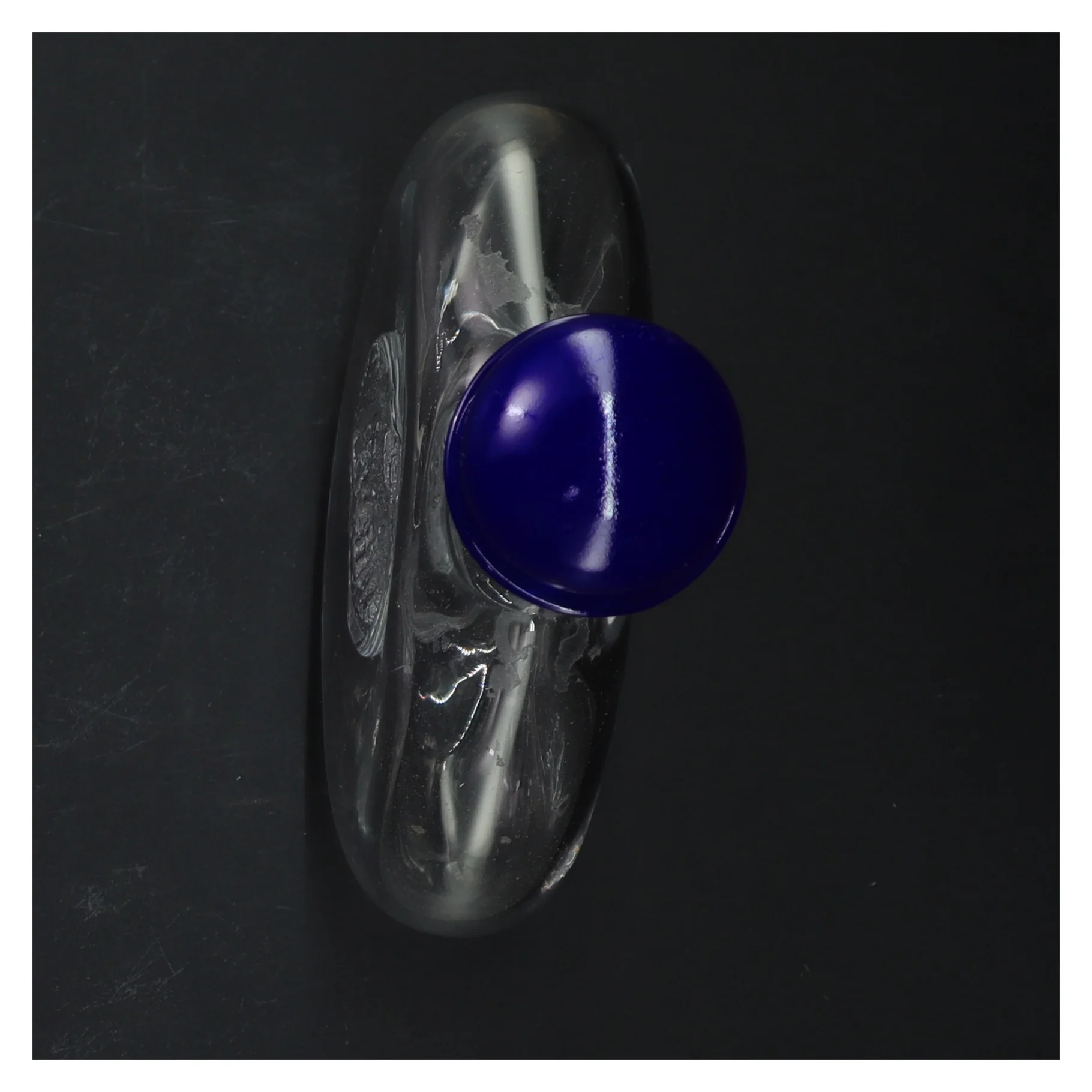 Rund karaffel med blå prop (str. 19 cm)