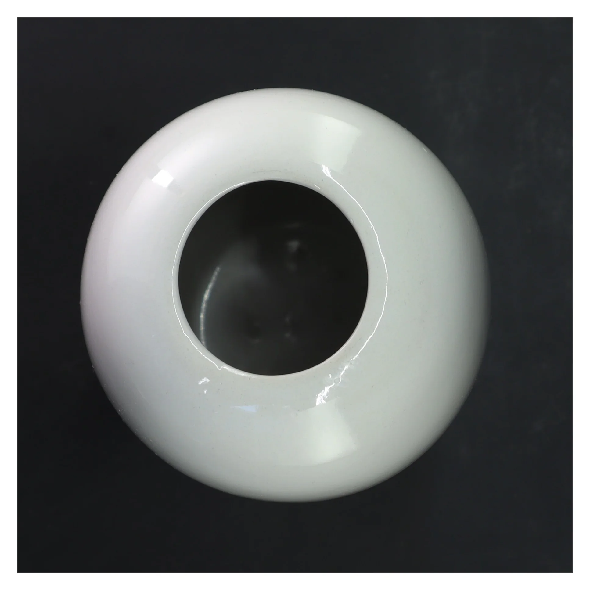 Hvid vase med orange stribe fra IKEA (str. 28 cm)