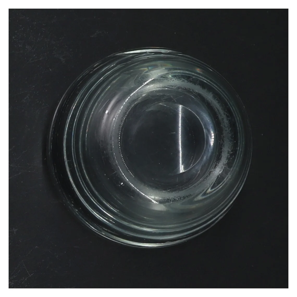 Klar glasvase med indgraveret mønster (str. 8 cm)