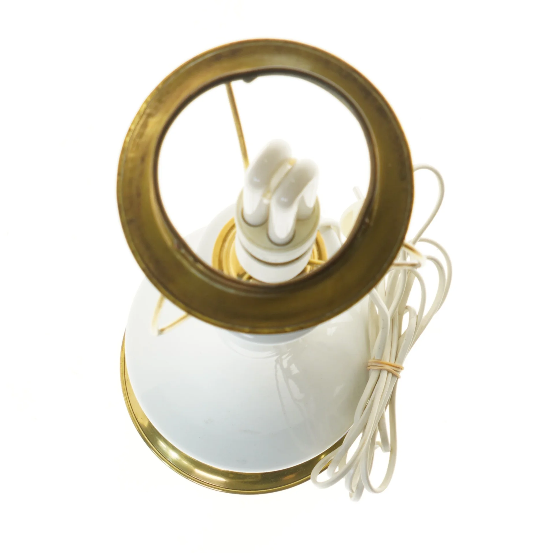 Bordlampe med messing detaljer (str. 61,5 cm)