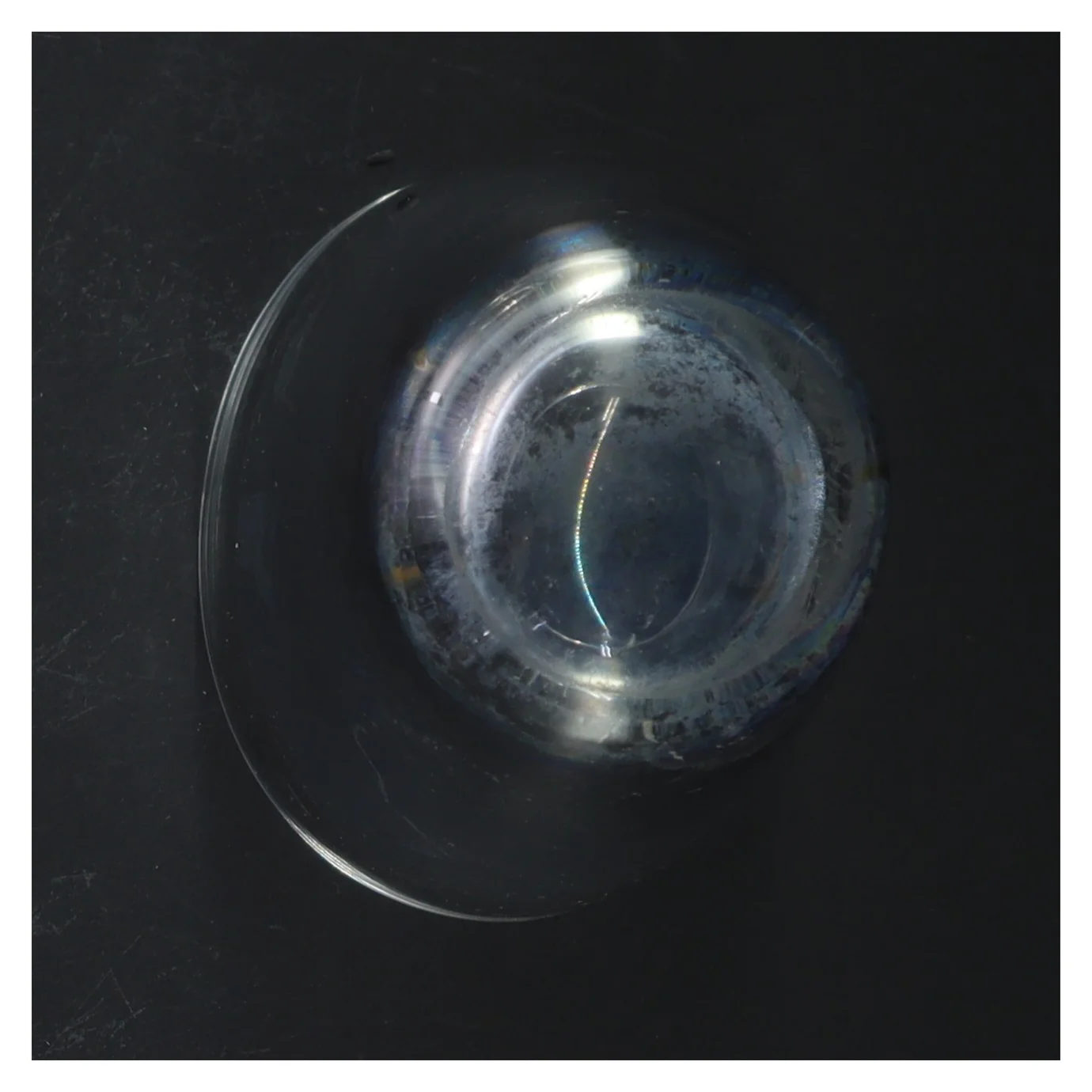 Glasvase med indgraveret motiv (str. 16 cm)