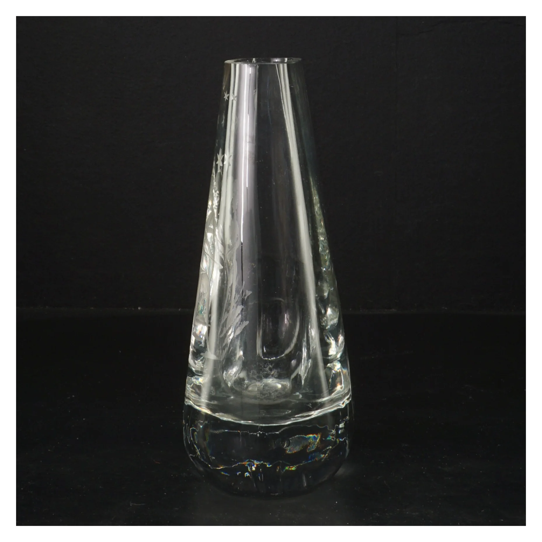 Glasvase med dekoration (str. 18 cm)