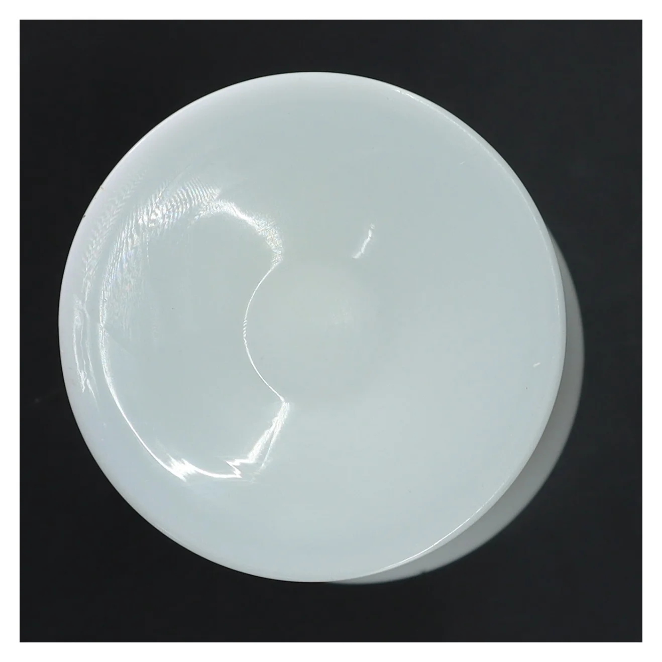 Elegant hvid vase (str. Ø 10,5 cm længde 18 cm)