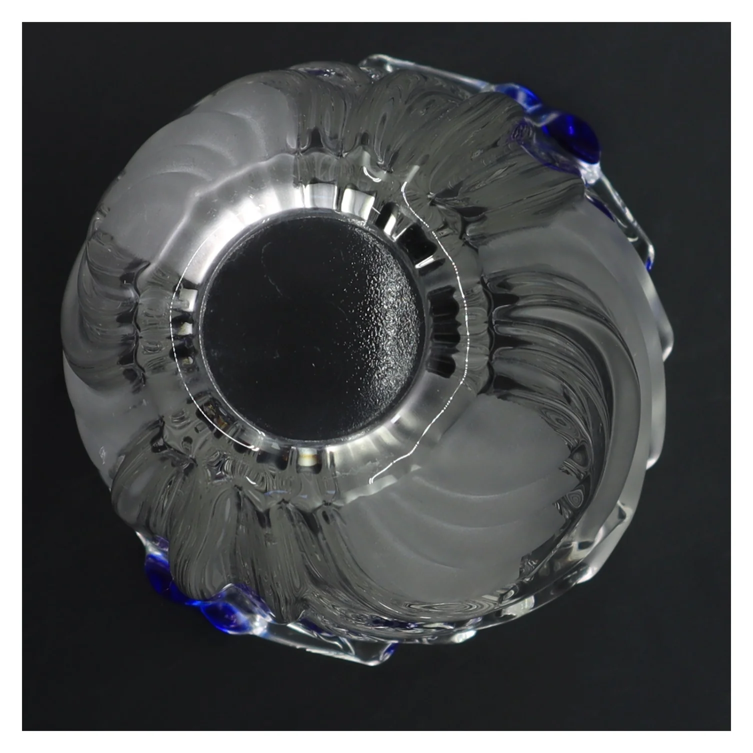 Glasvase med mønster (str. Ø 14 cm længde 21 cm)