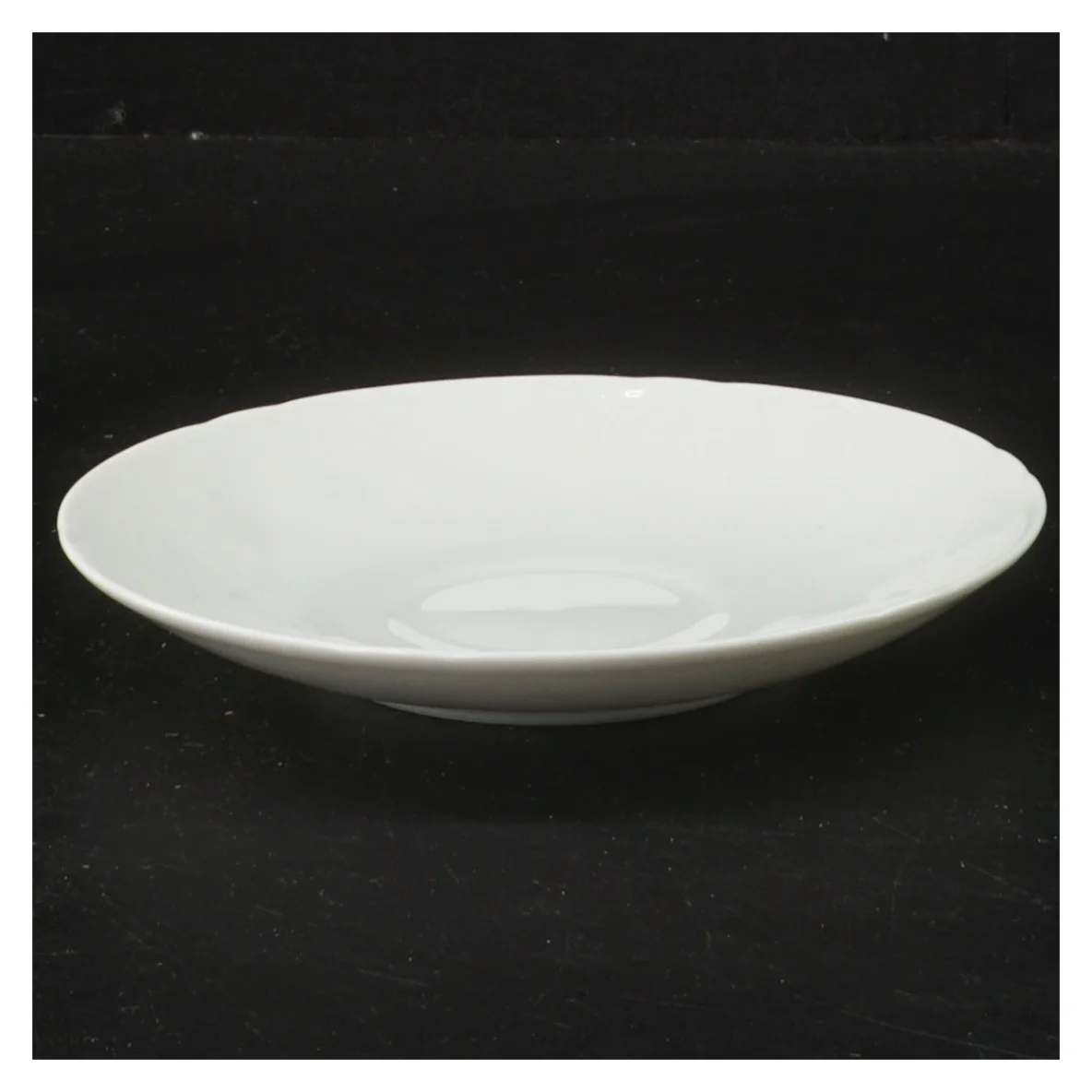 B&G hvide kaffekopper samt underkopper (str. 7 underkopper (ø 14 cm), 5 kopper (5 cm) cm)