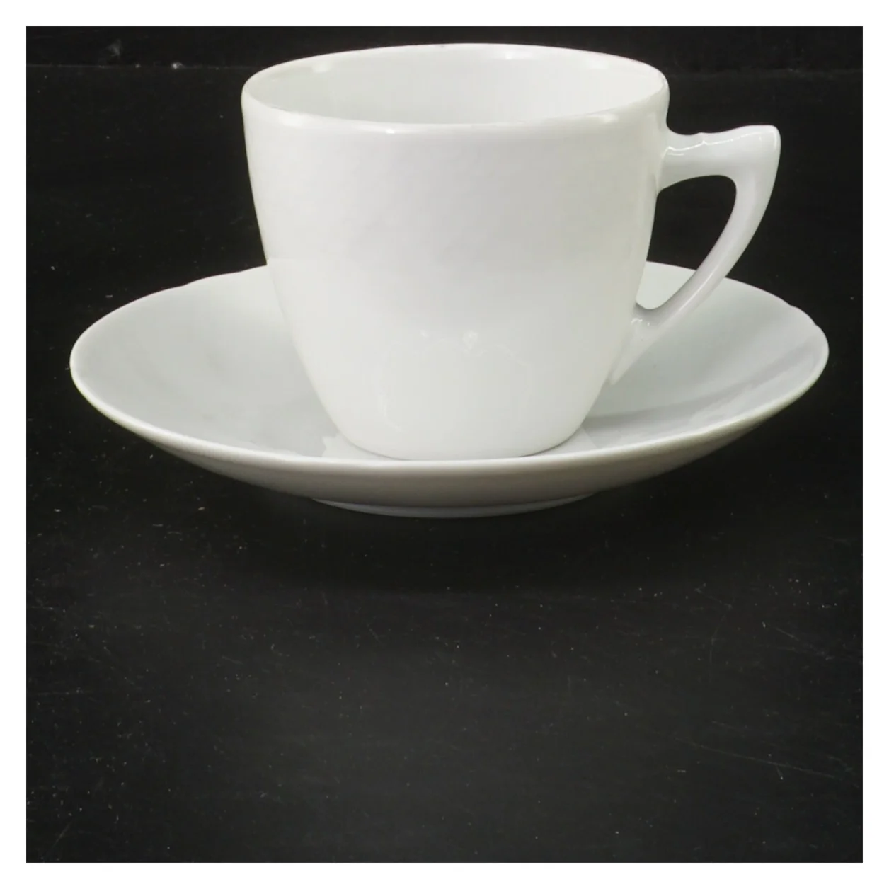 B&G hvide kaffekopper samt underkopper (str. 7 underkopper (ø 14 cm), 5 kopper (5 cm) cm)
