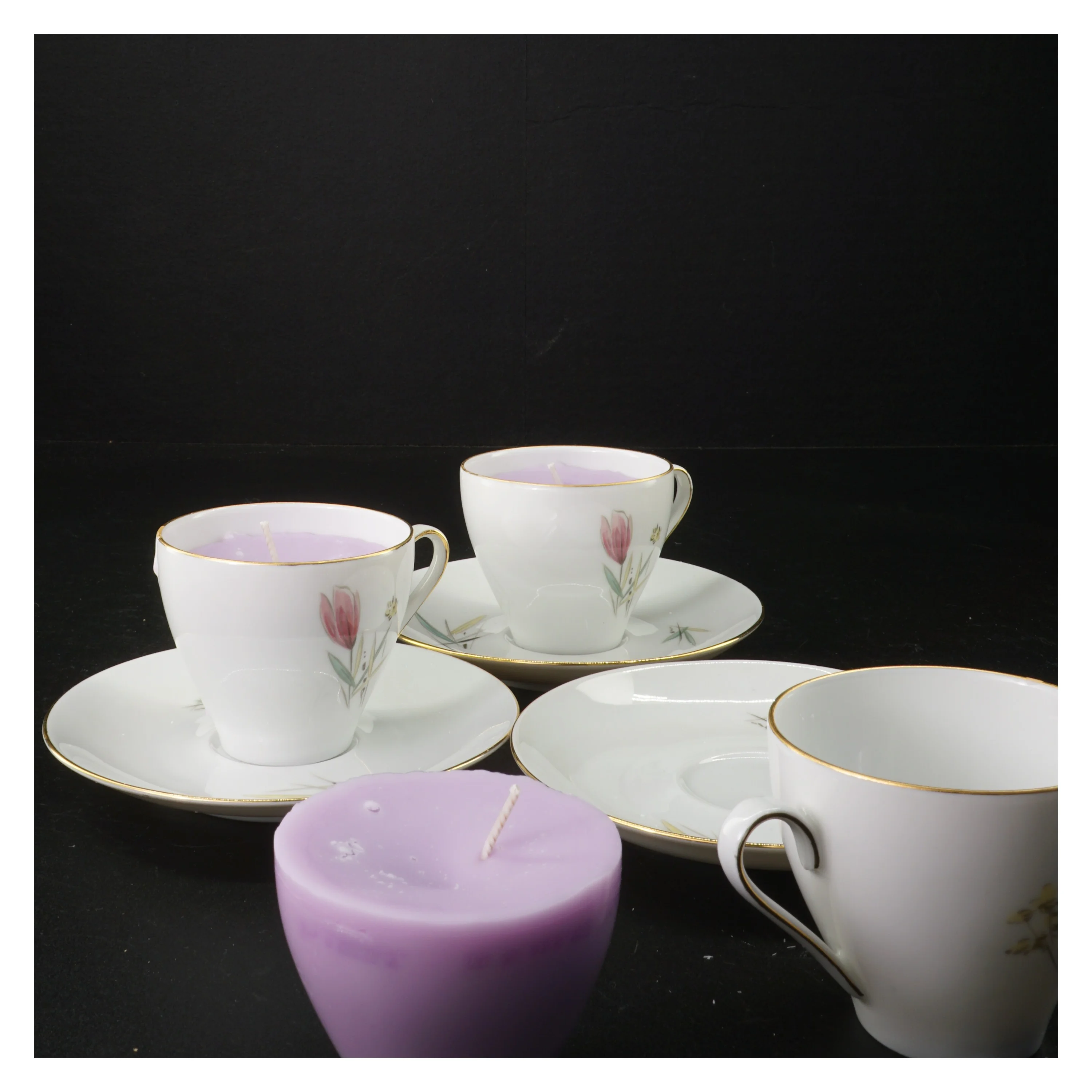 Duftlys i thekopper.