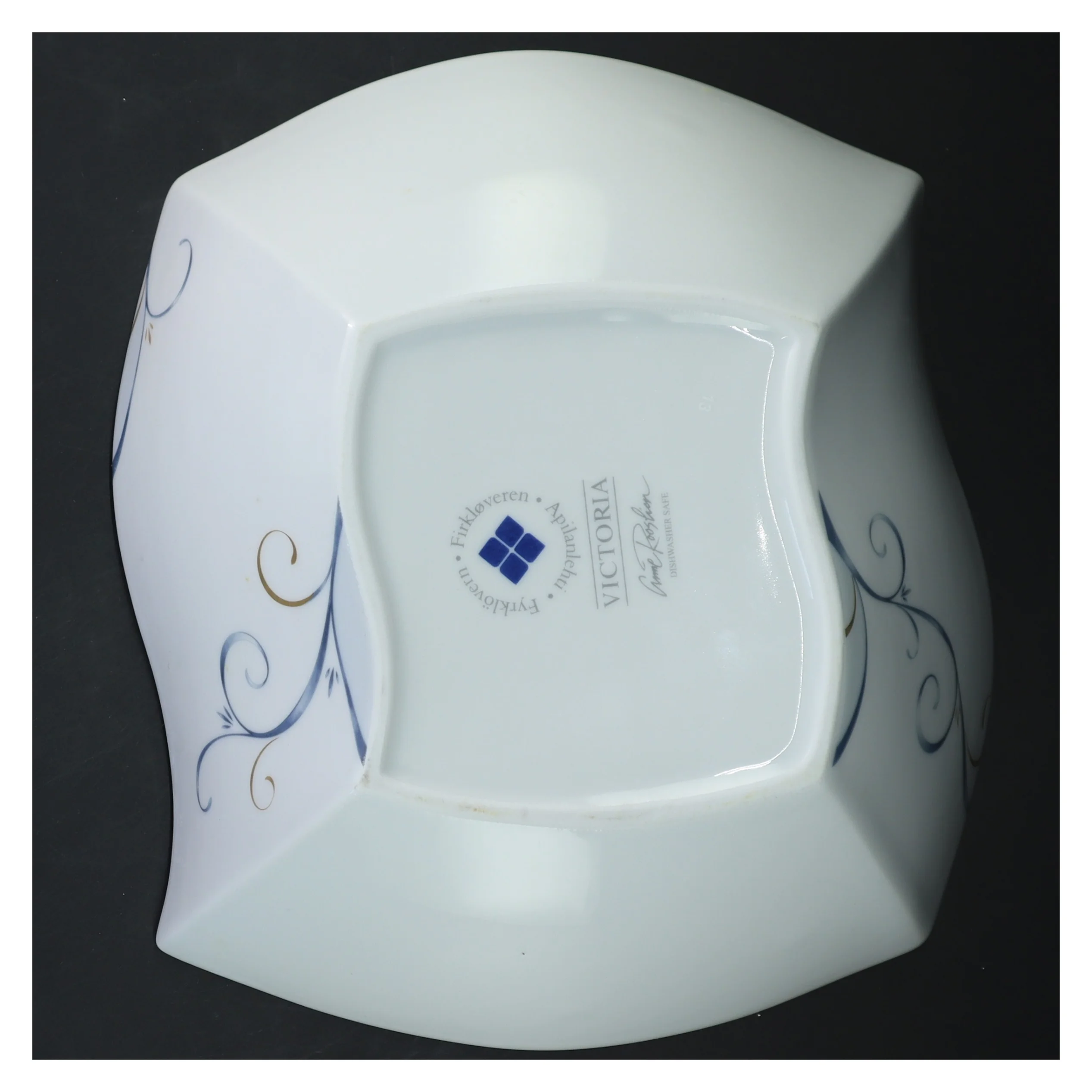 Porcelænsskal fra Fyrklöveren Victoria (str. 26x22x9 cm)