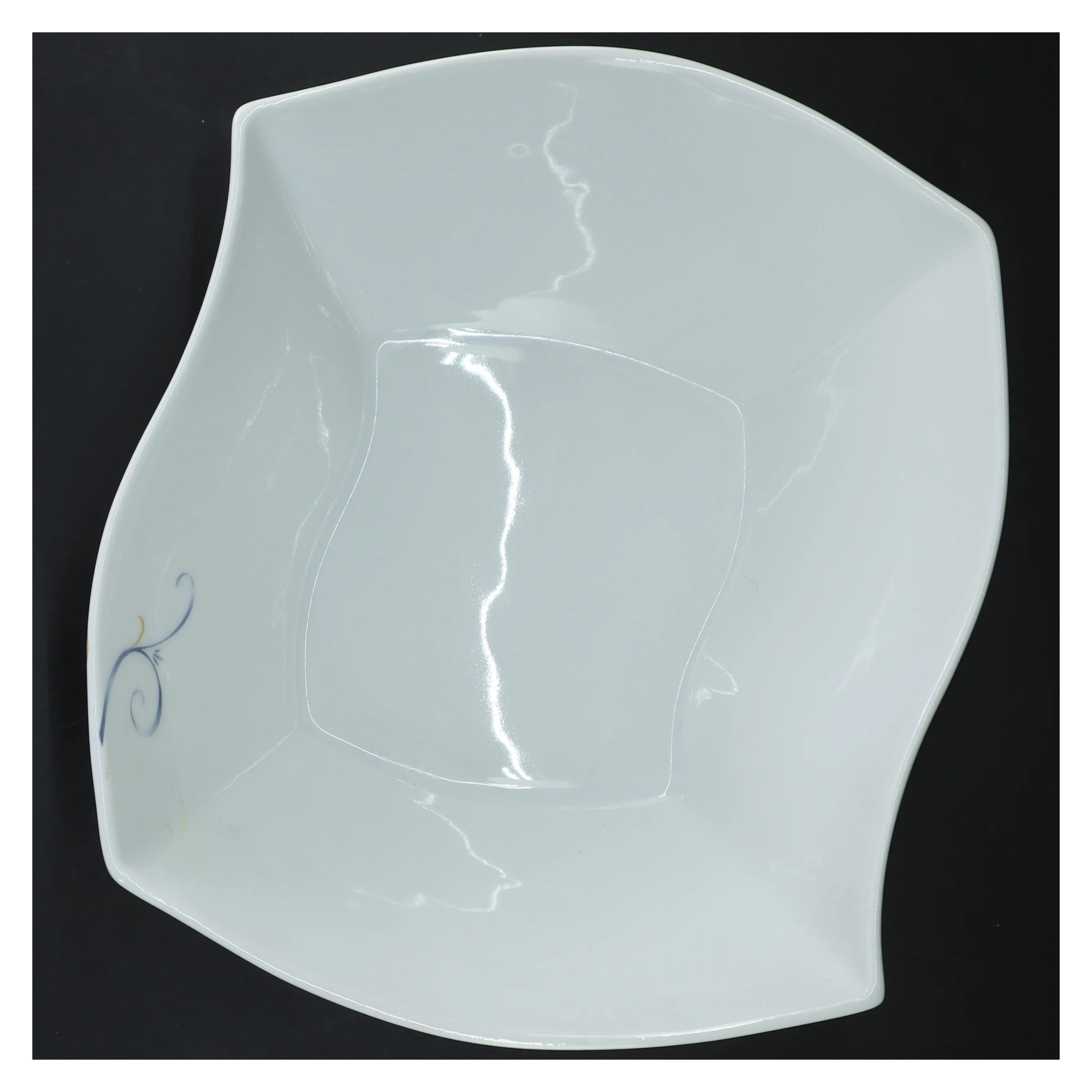 Porcelænsskal fra Fyrklöveren Victoria (str. 26x22x9 cm)