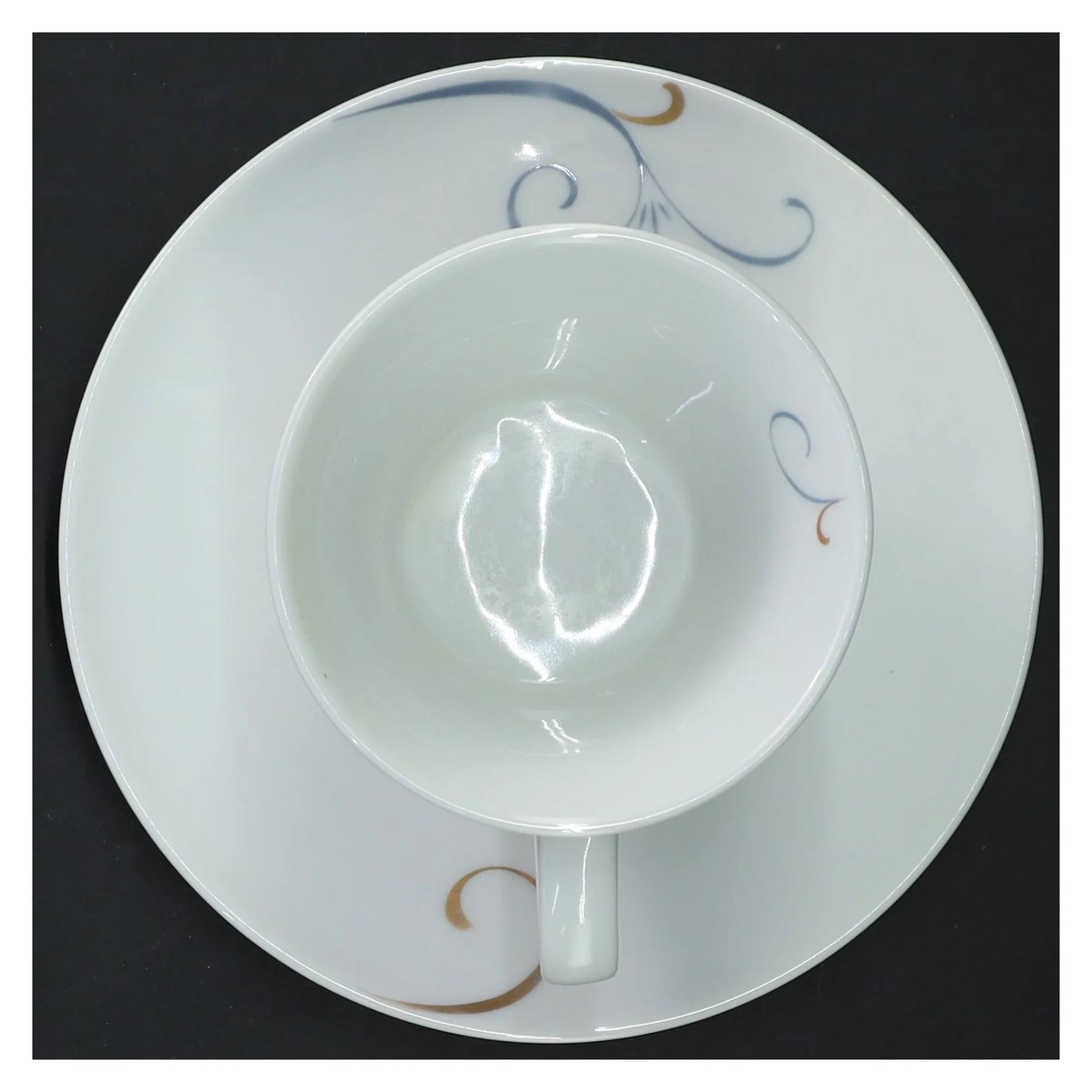 Porcelæns kaffesæt med tallerkener og kopper fra Victoria (str. ø 16 cm, 6 stykx cm)