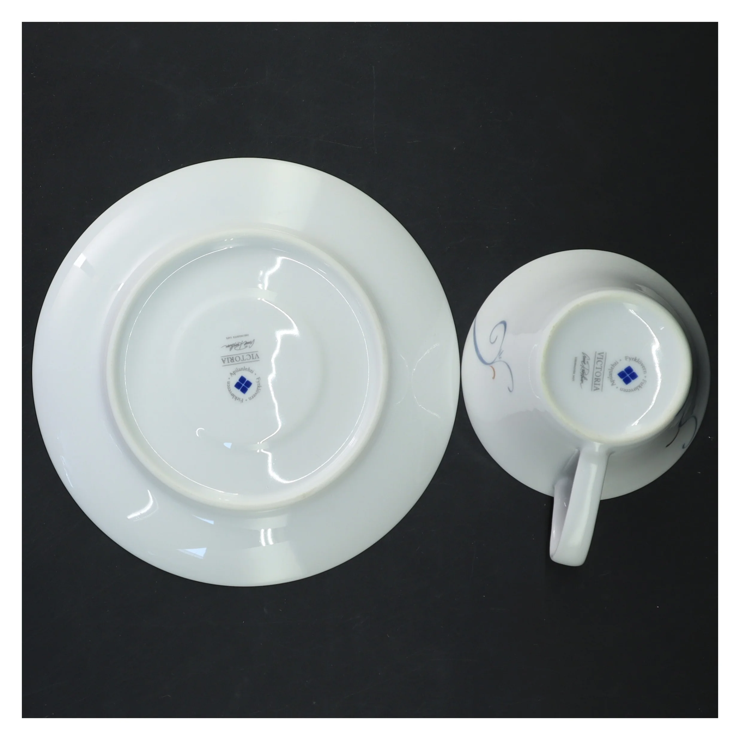 Porcelæns kaffesæt med tallerkener og kopper fra Victoria (str. ø 16 cm, 6 stykx cm)