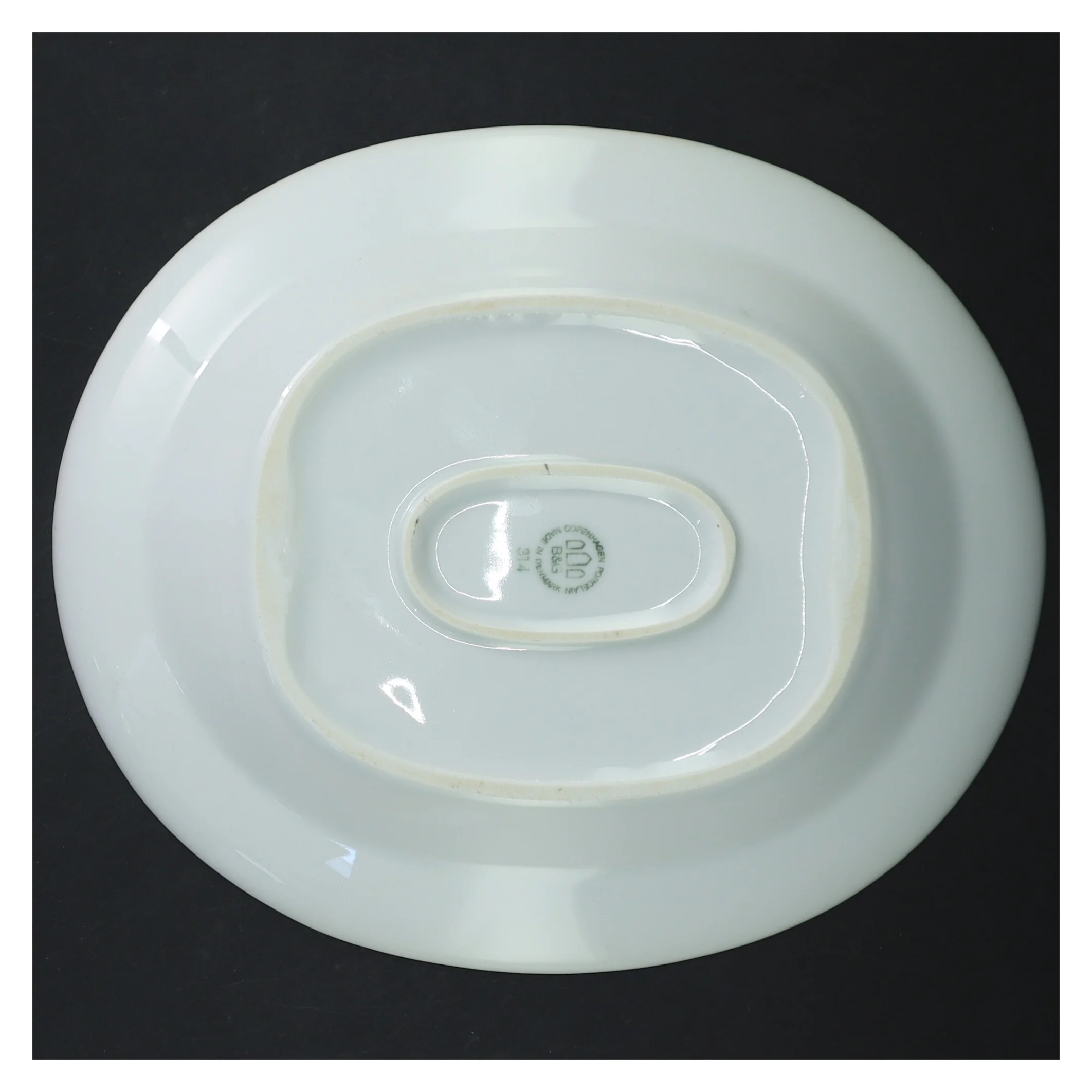 Oval serveringsfad/skål fra B&G hvidpot (str. 22x18,5 cm)