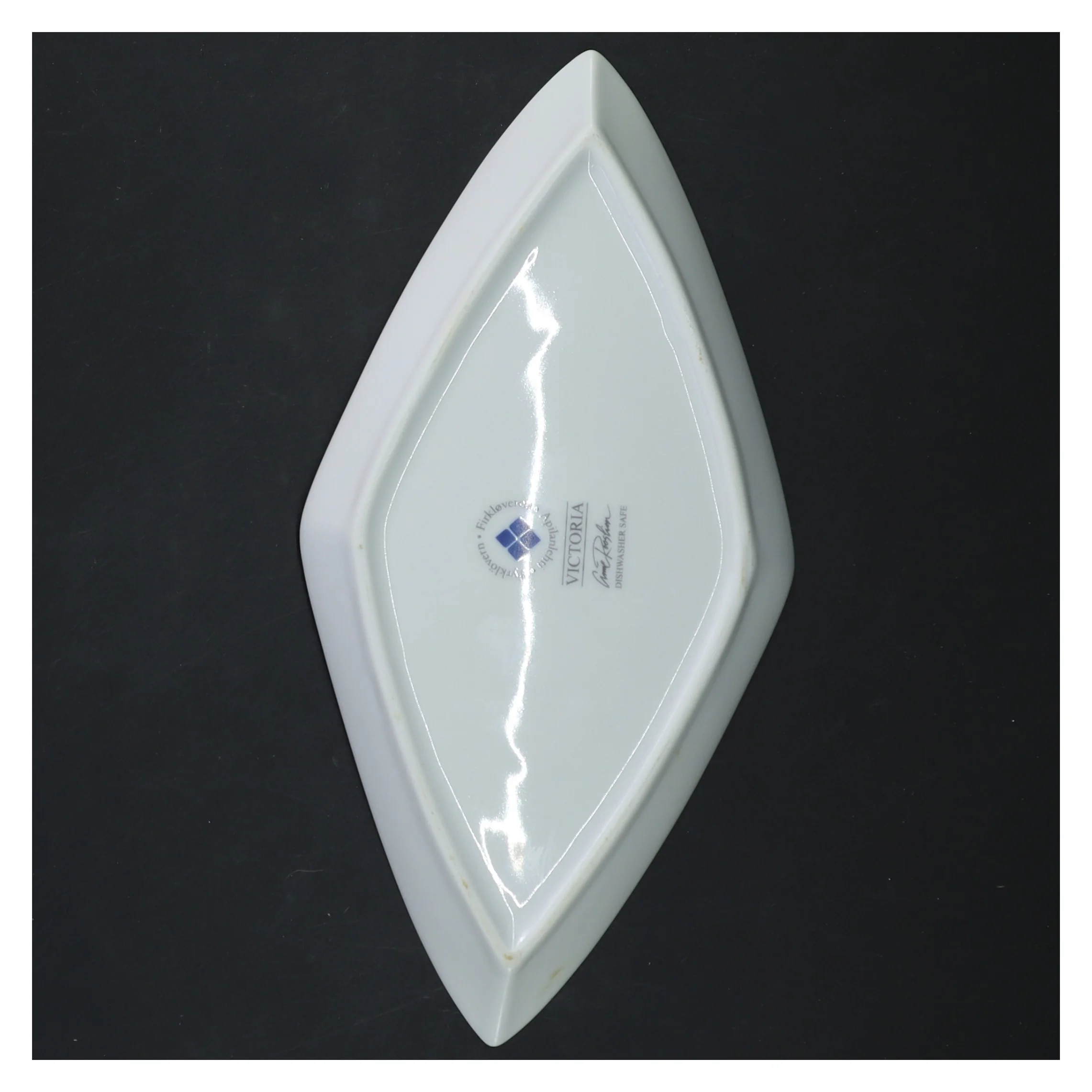 Firklöveren Victoria sauceskål samt underskål (str. 24 cm)