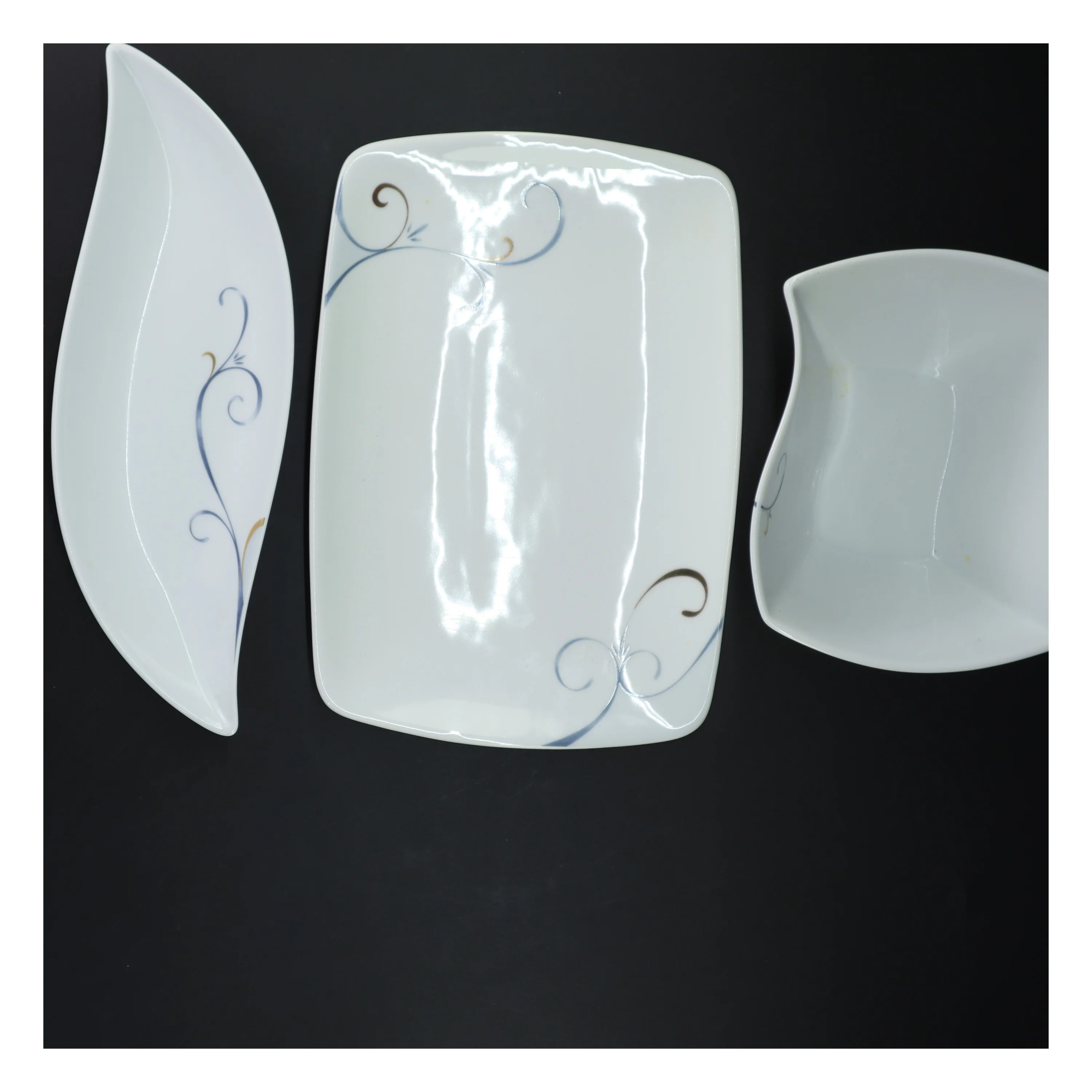 Fyrklöveren Victoria serveringsdele (str. 16 og 29 og 25 cm)