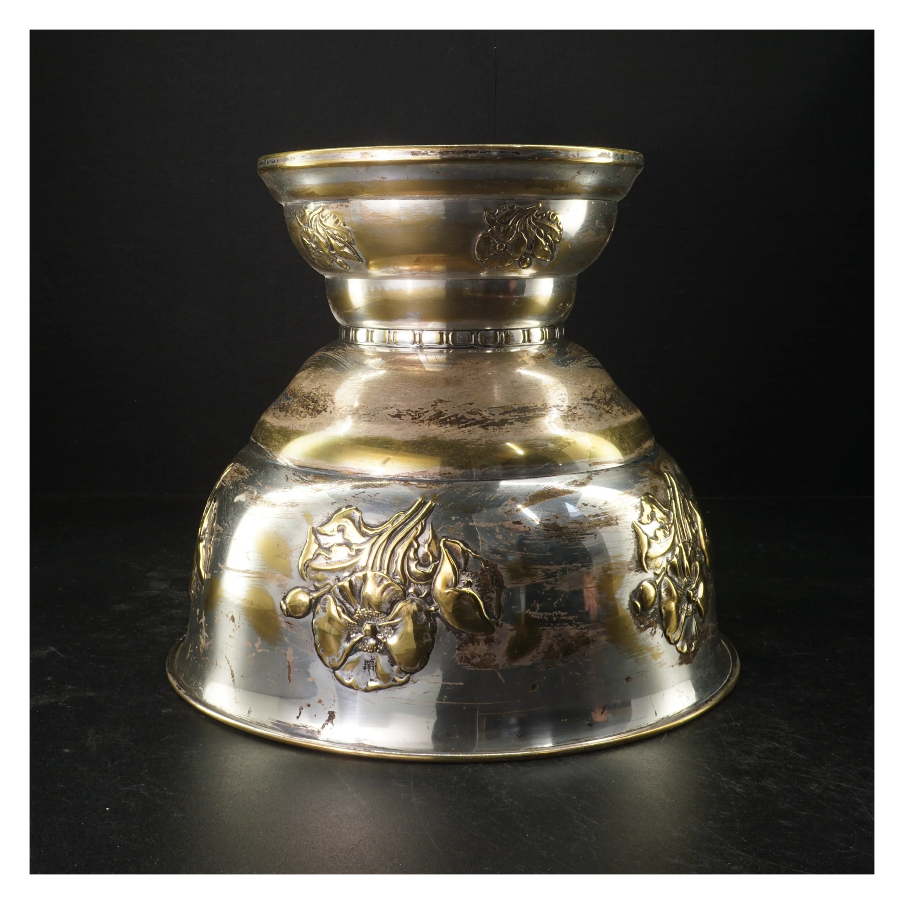 Dekorativ sølvpletskål (str. H. 24 cm. 26 cm)