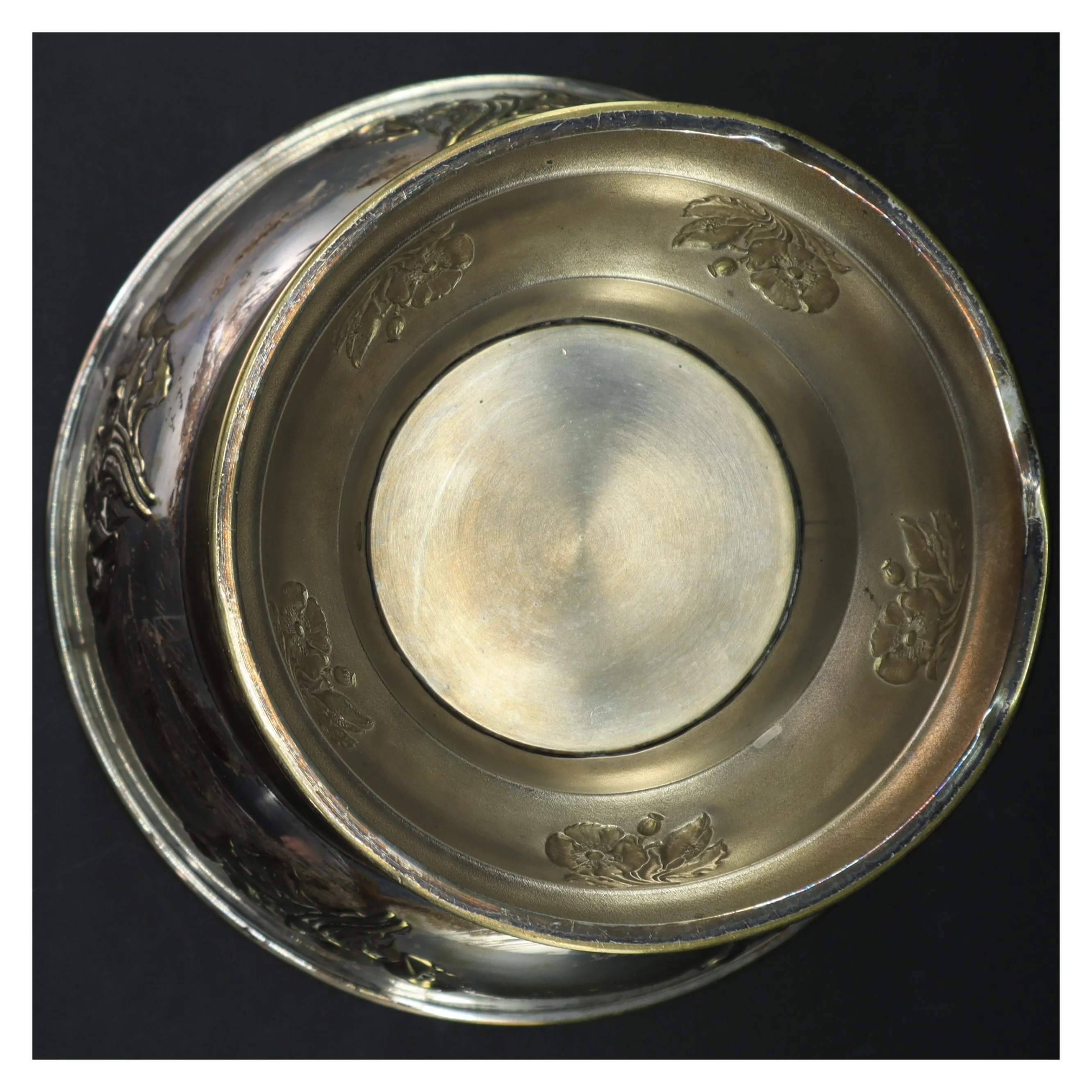 Dekorativ sølvpletskål (str. H. 24 cm. 26 cm)