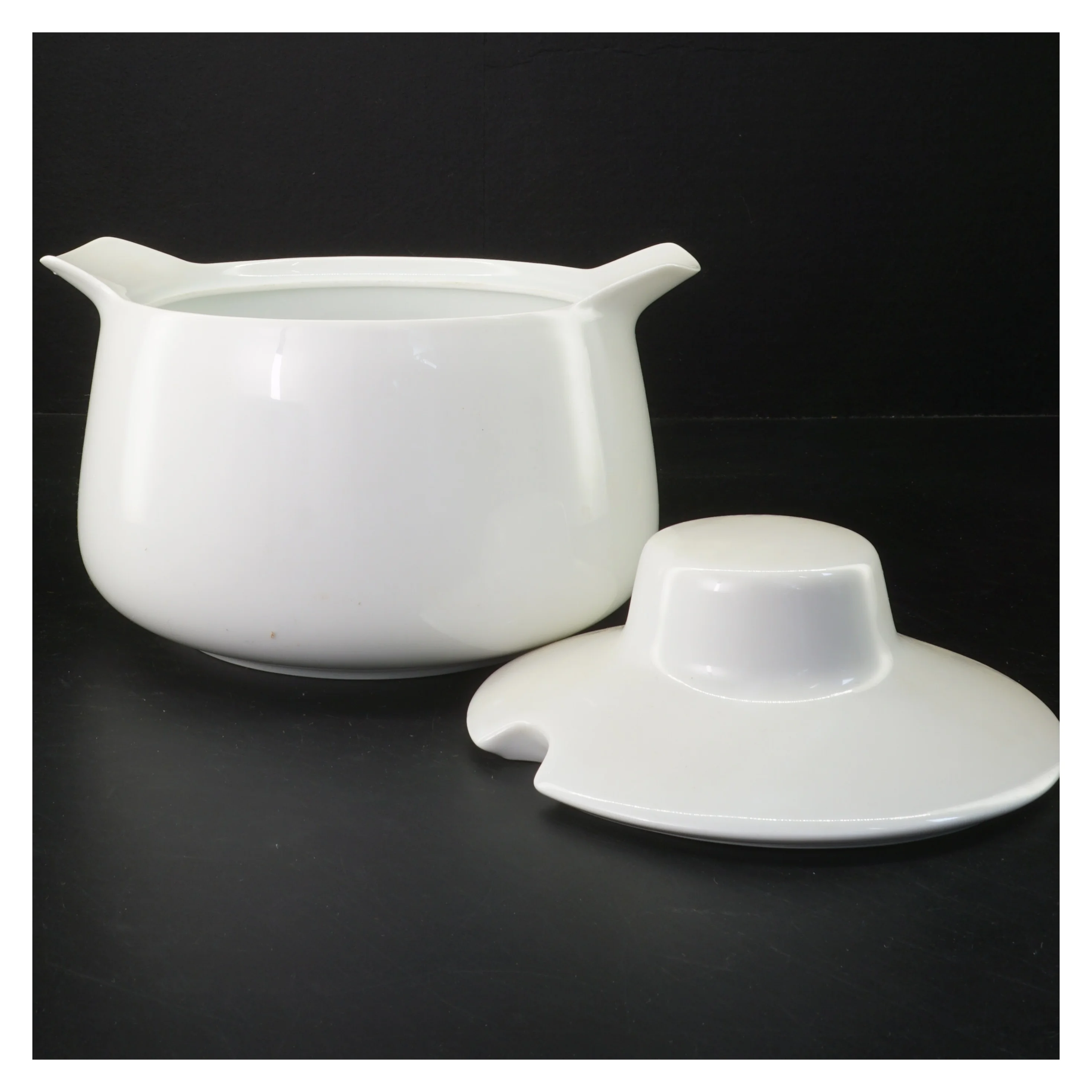 B&G hvid koppel terrin (str. Ø 17 cm længde 12 cm)