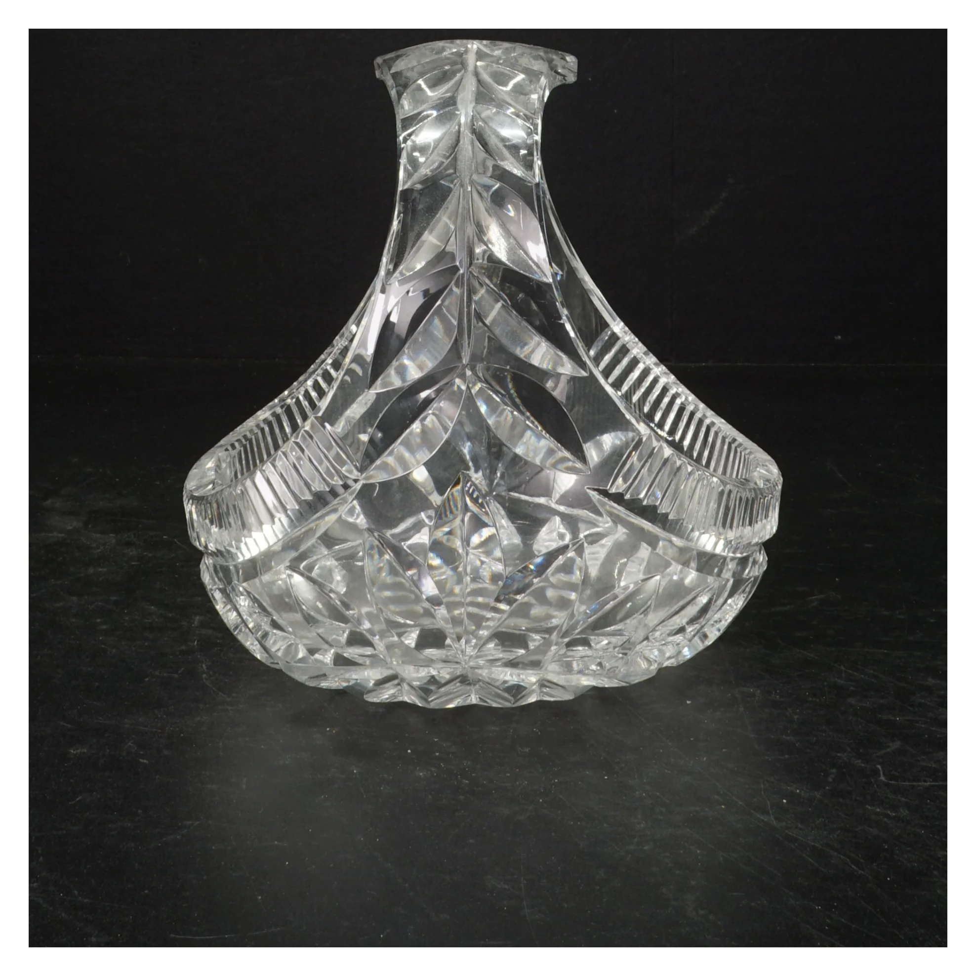 Krystalskål med håndtag (str. H. 20 cm)