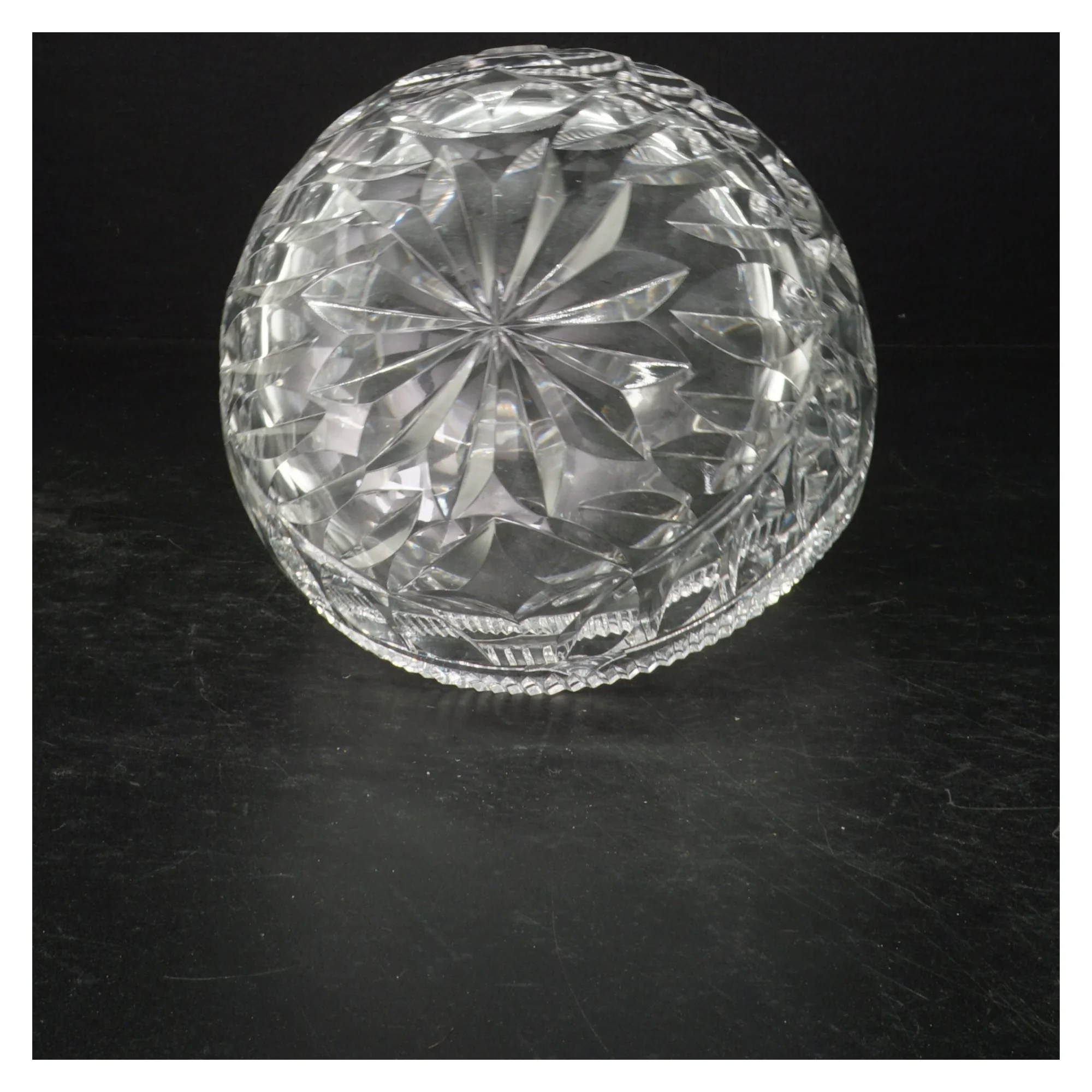 Krystalskål med håndtag (str. H. 20 cm)