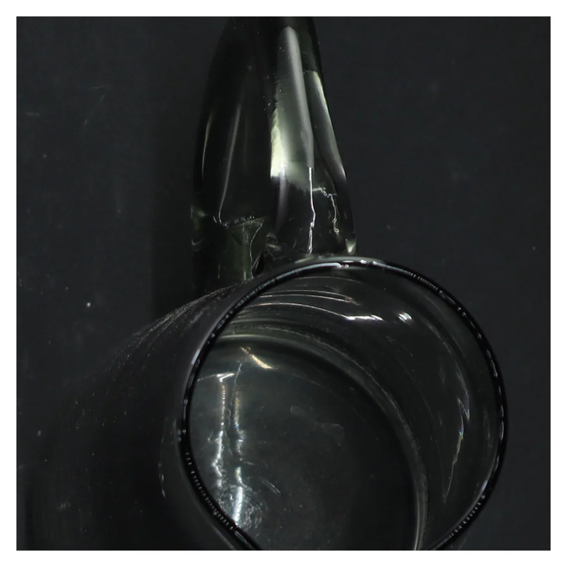 Glas kande med revner fra Glas Kande (str. 24 x 9 cm)