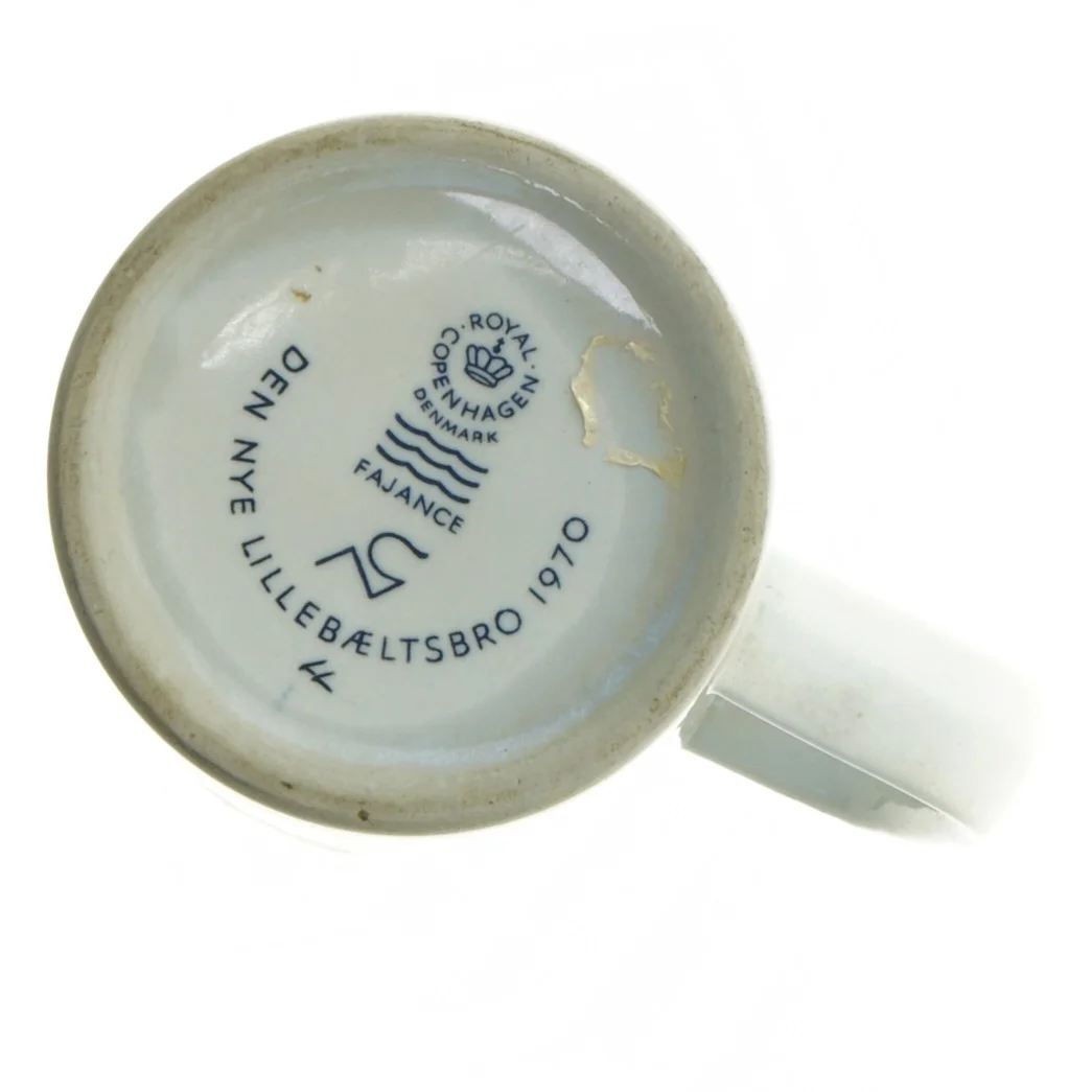 Royal Copenhagen krus med Lillebæltsbro motiv (str. 14 cm)