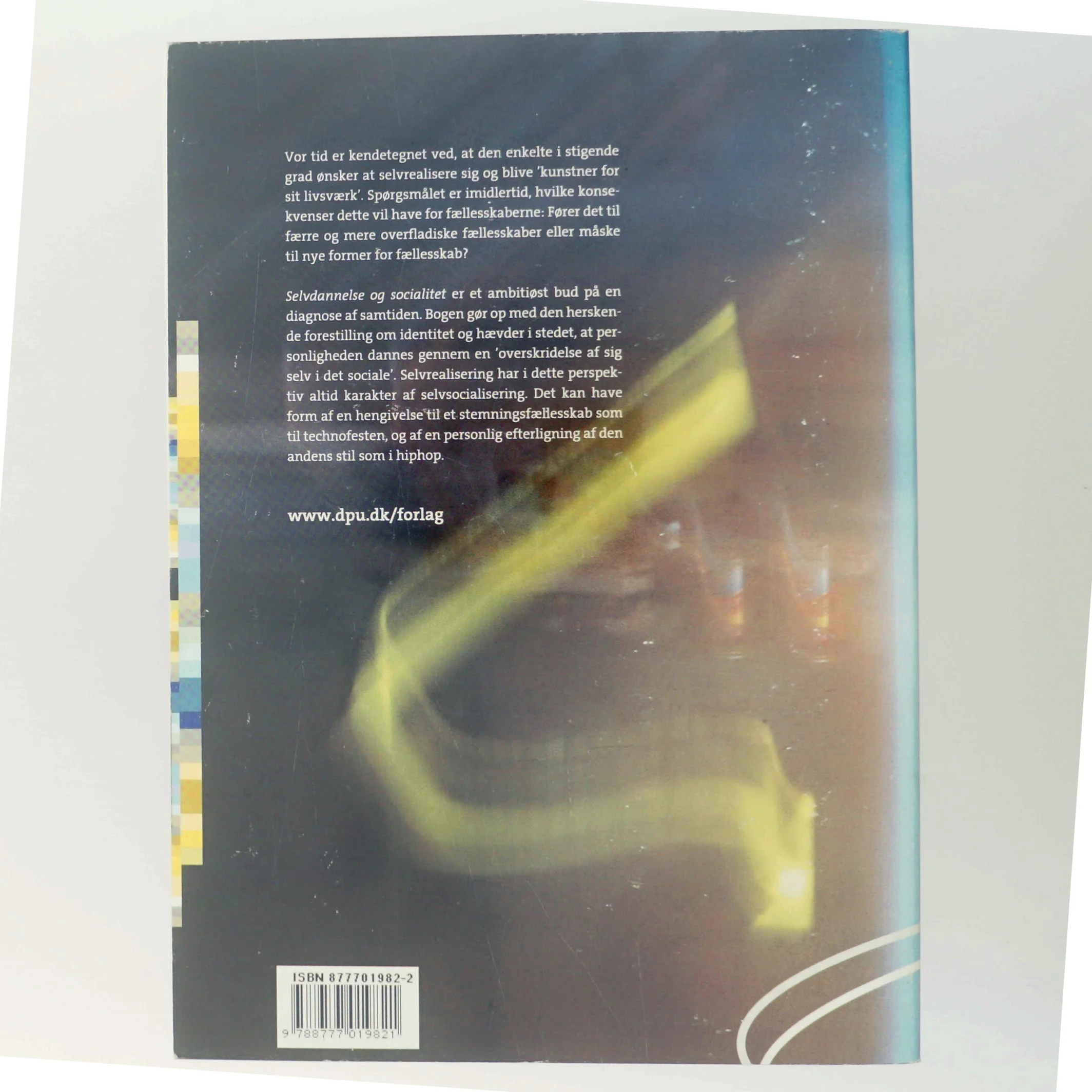 Selvdannelse og socialitet : forsøg på en socialanalytisk samtidsdiagnose af Lars Geer Hammershøj (Bog)