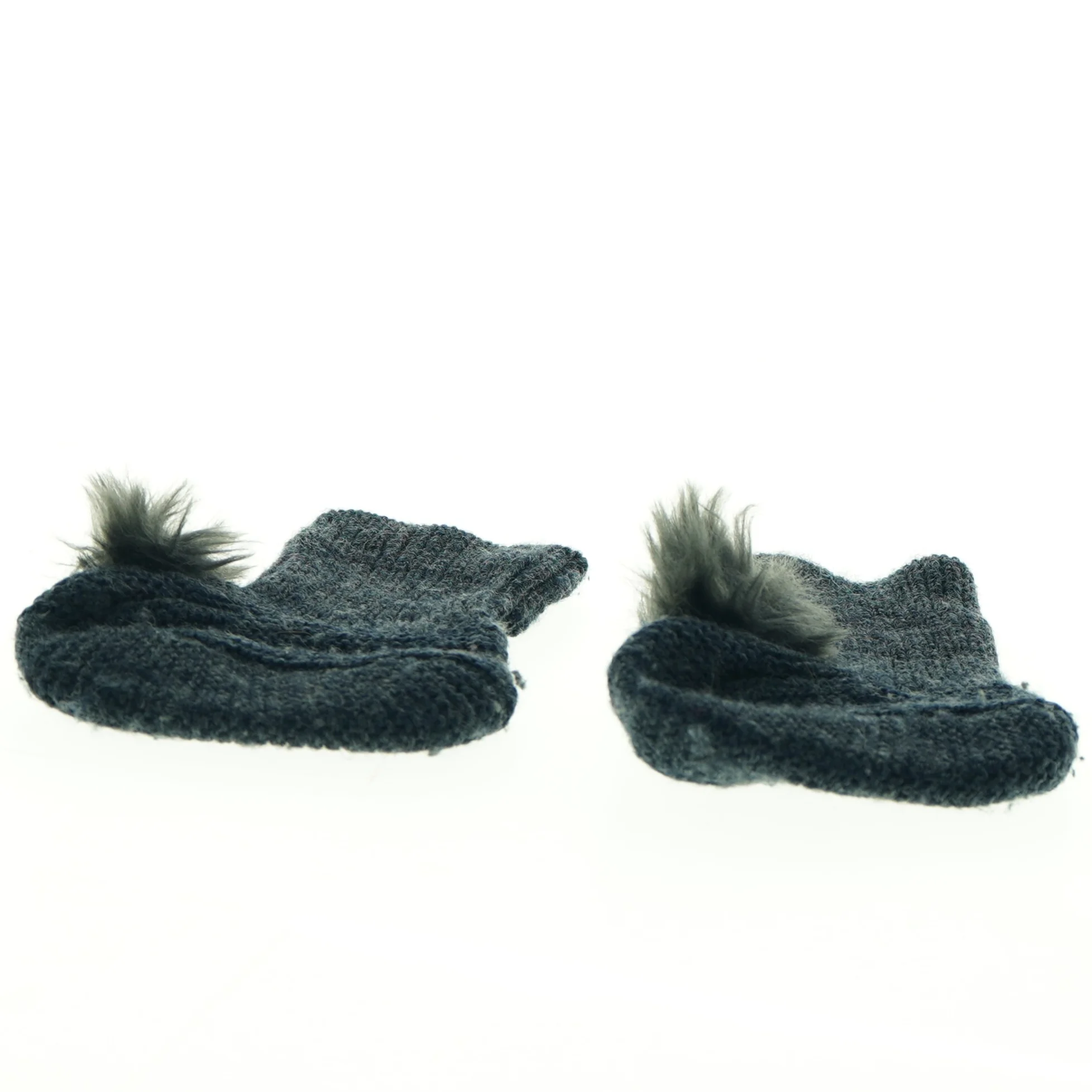 Strikkede babyfutter med pelskvast (str. Udvendig så 10 cm)