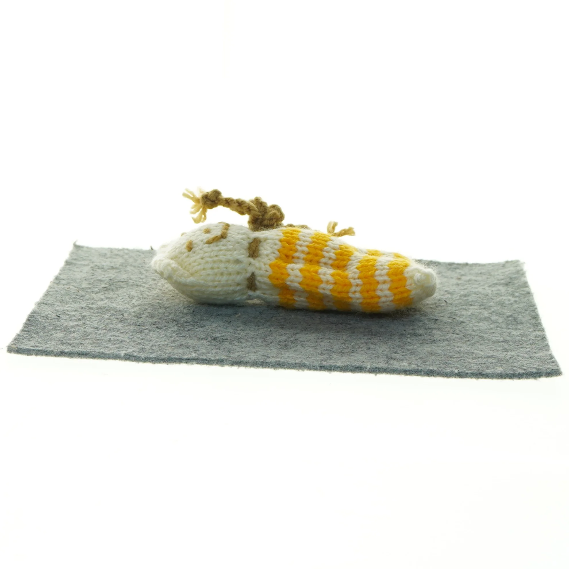 Håndstrikket bamse (str. 13 x 7 cm)