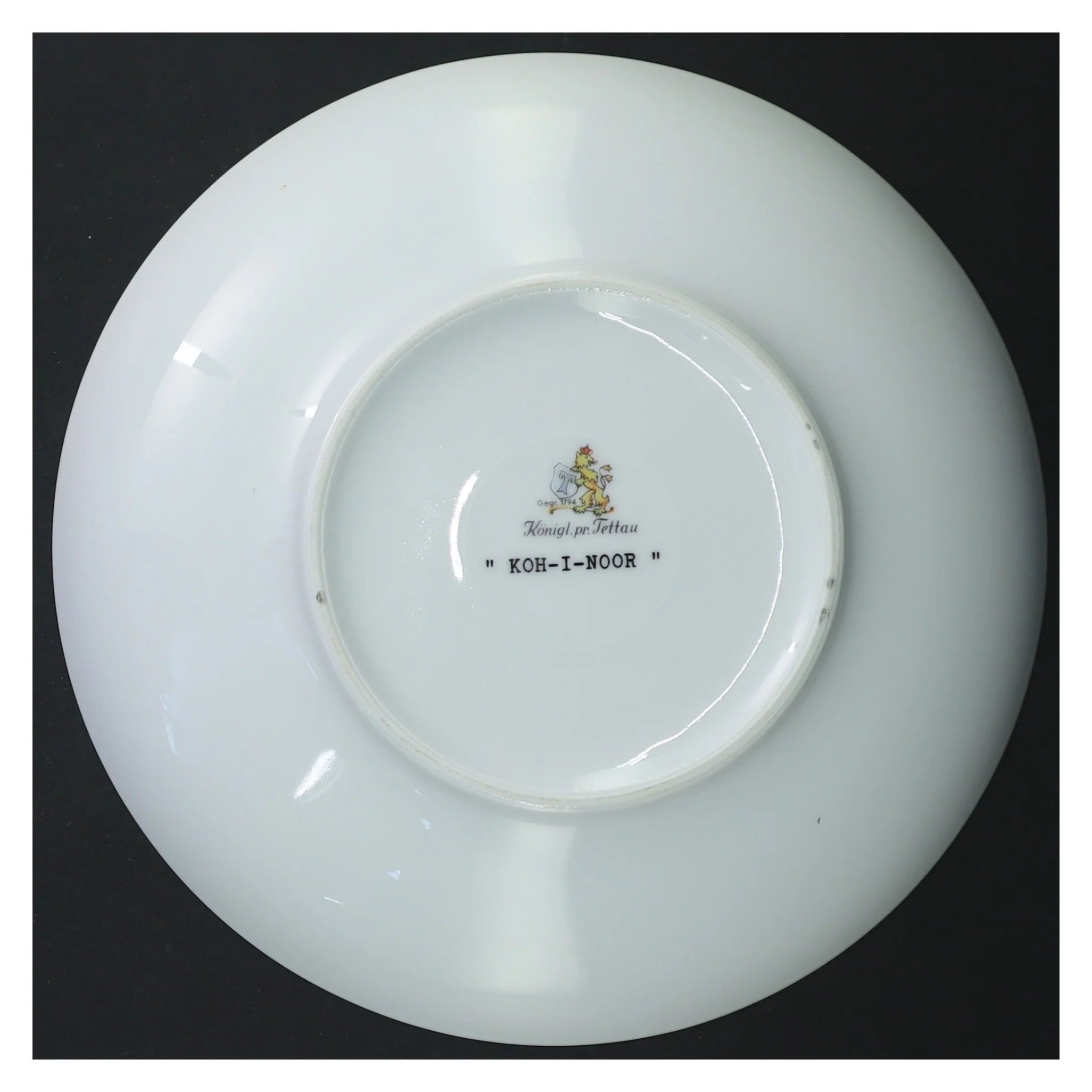 KOH-I-NOOR dyb tallerken med mønstret kant fra Königl pr Tettau (str. Ø 21 cm)