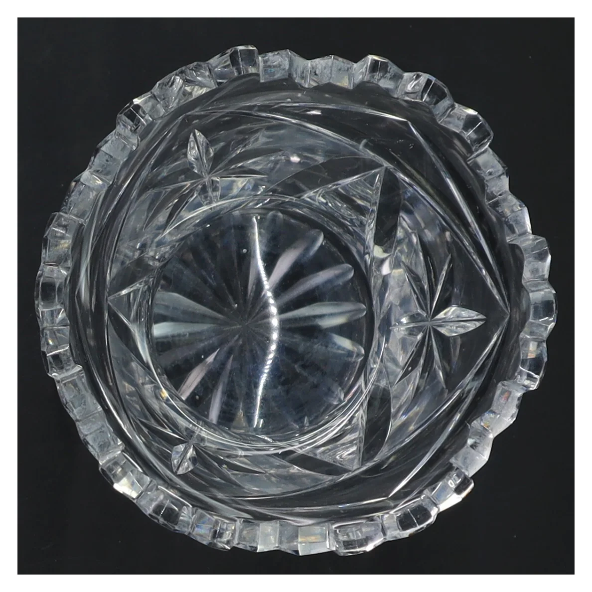 Krystallvase (str. Ø. 10 cm. længde. 13,5 cm)