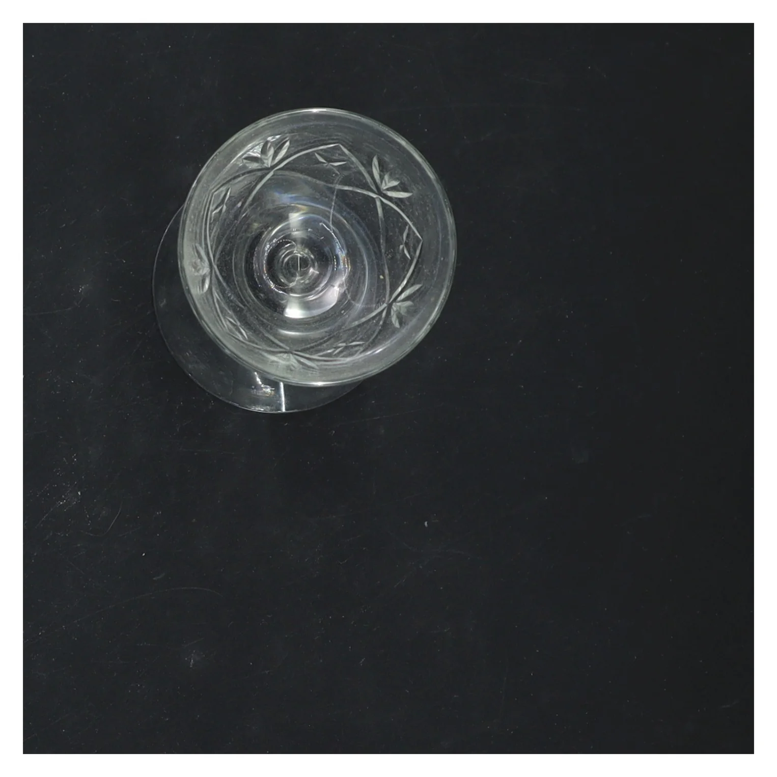 Klassisk glas med mønster (str. 12x6 cm)