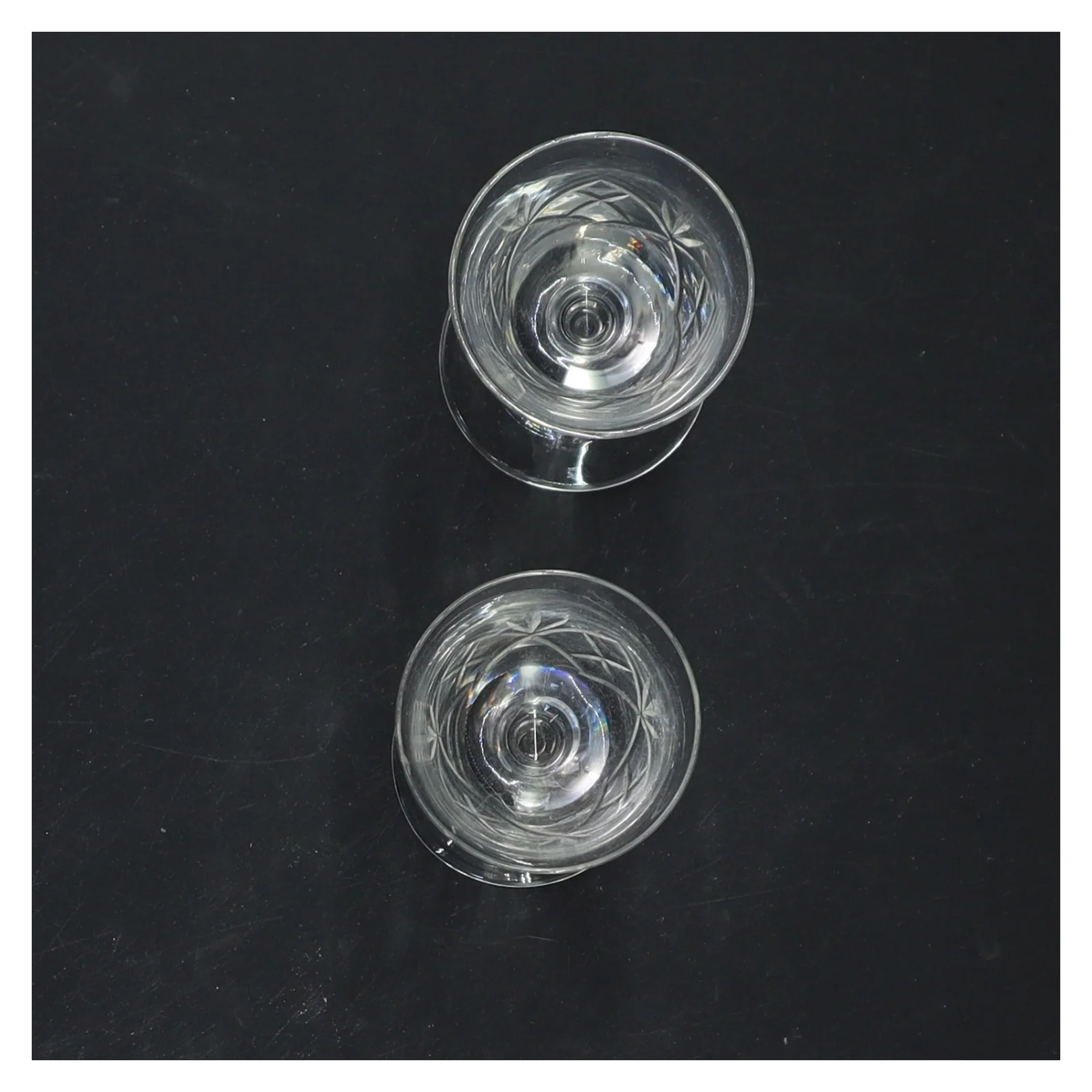 Glas med stilk (str. 9x4,5 cm)