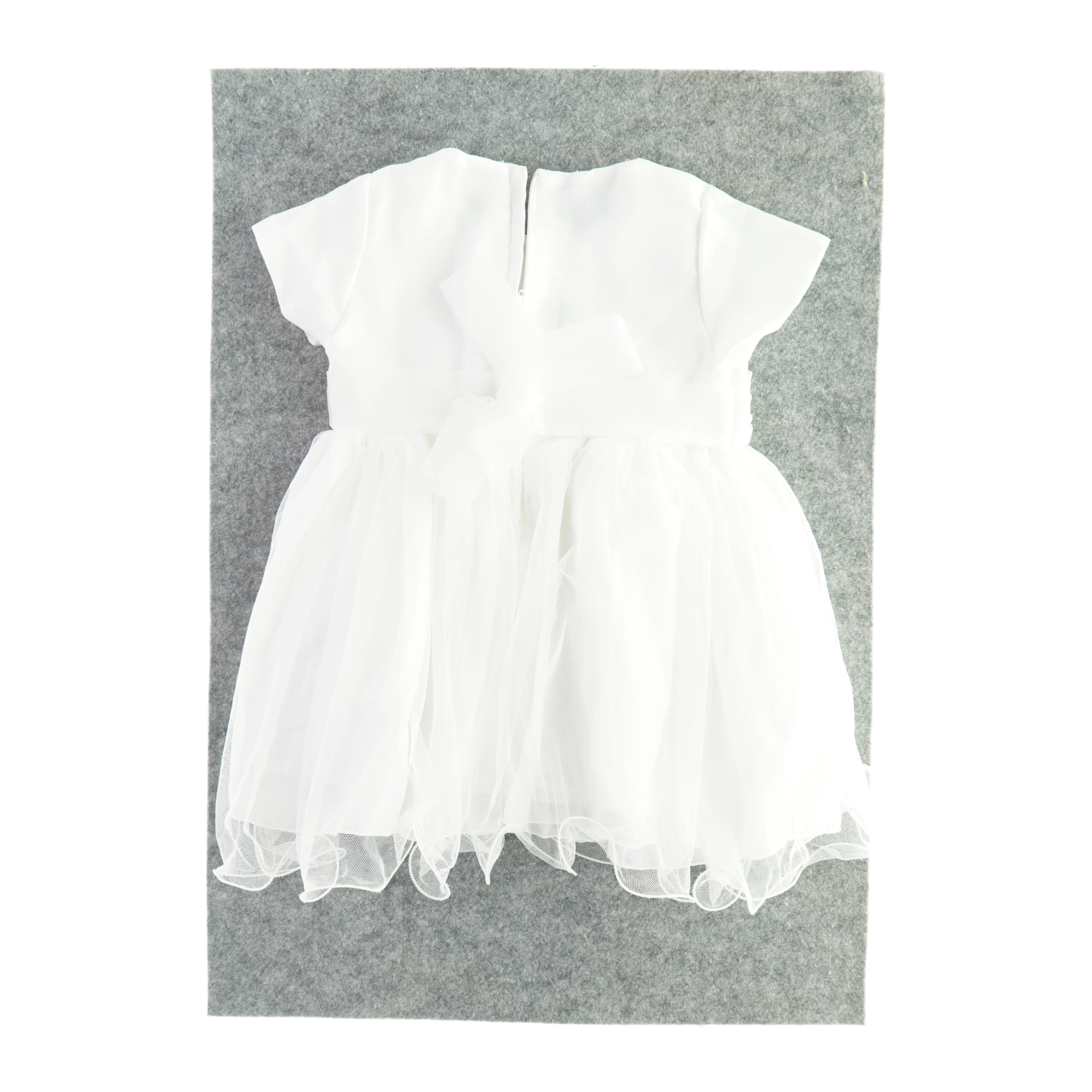 Kjole med tyl fra Jocko (str. 74)