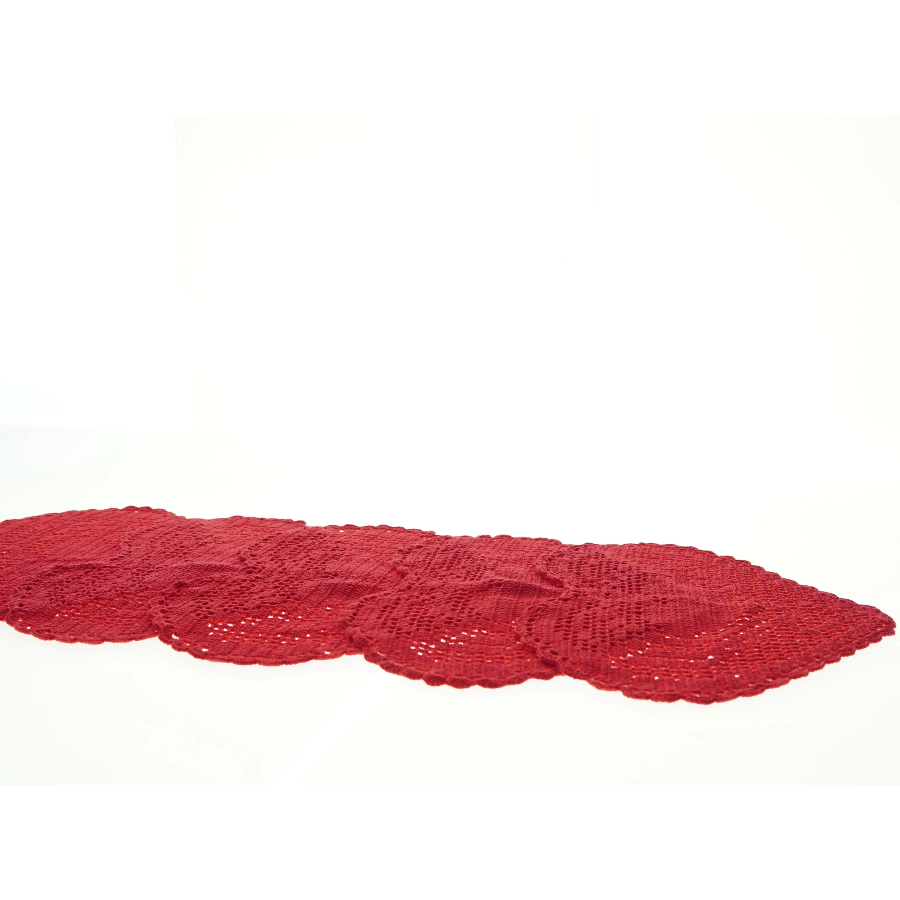 Røde hæklede bordbrikker