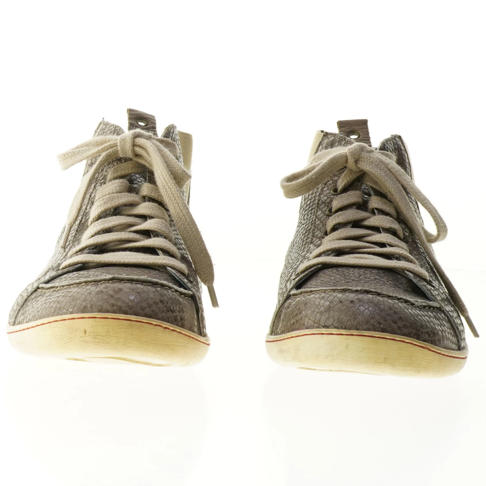 Brugte damesneakers med slangeskindslook