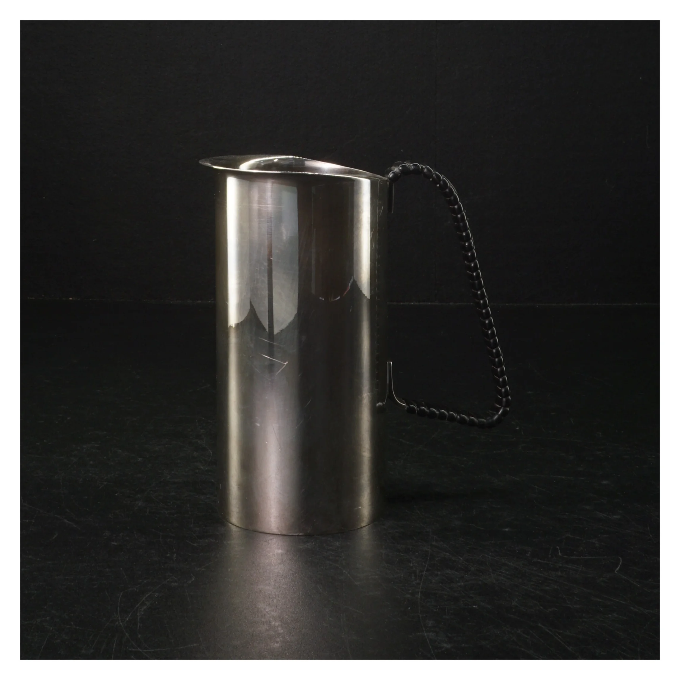 Sølvkande, 2-tårnet  og glas fra Richmond (str. H. 13,5 cm. ø 7 cm)