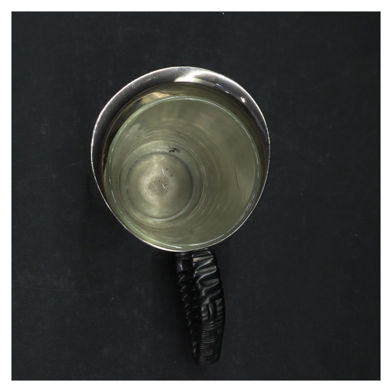 Sølvkande, 2-tårnet  og glas fra Richmond (str. H. 13,5 cm. ø 7 cm)