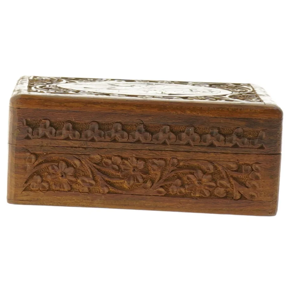 Udsmykket trææske (str. 15 x 10 x 6 cm)