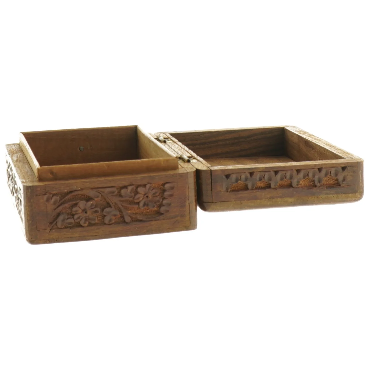 Udsmykket trææske (str. 15 x 10 x 6 cm)