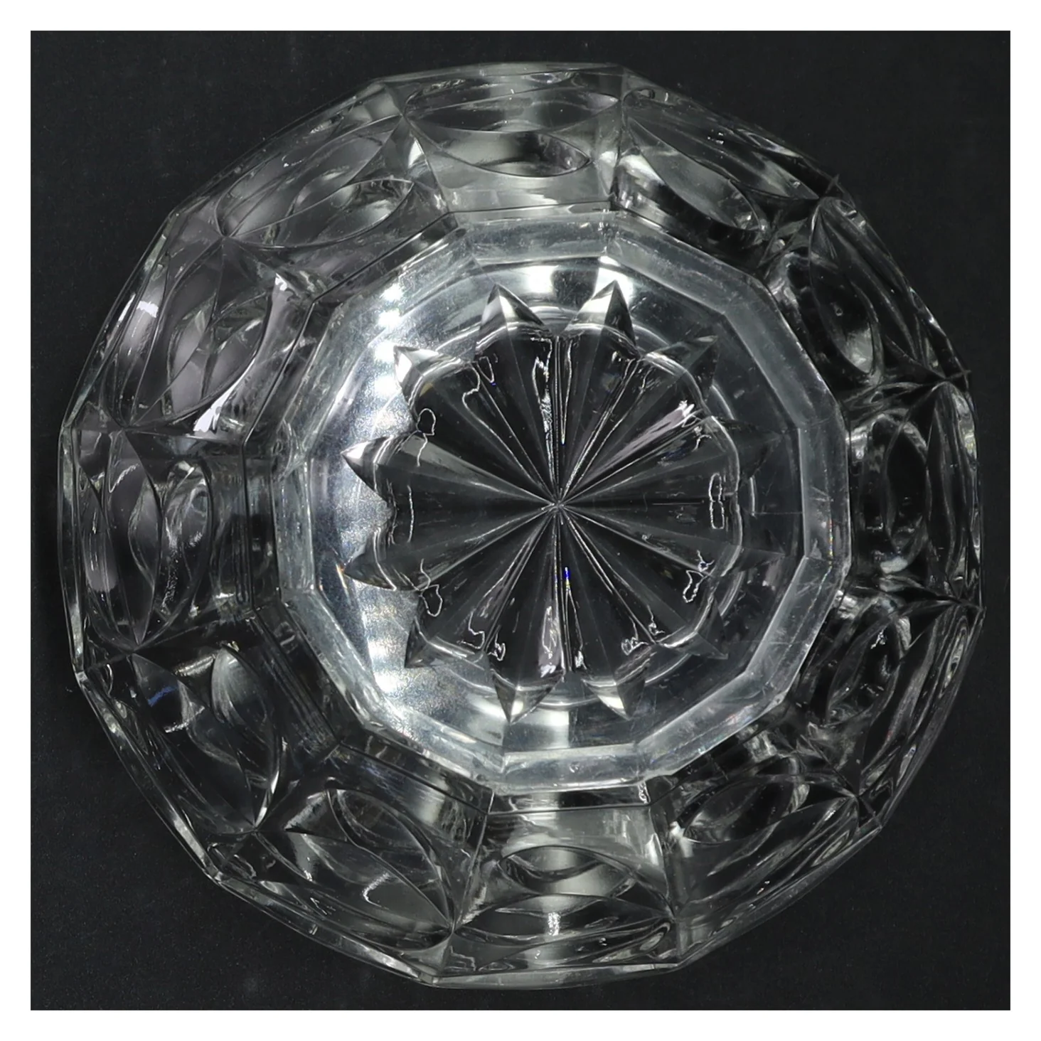 Krystalskål (str. H. 9 cm. ø. 14 cm)