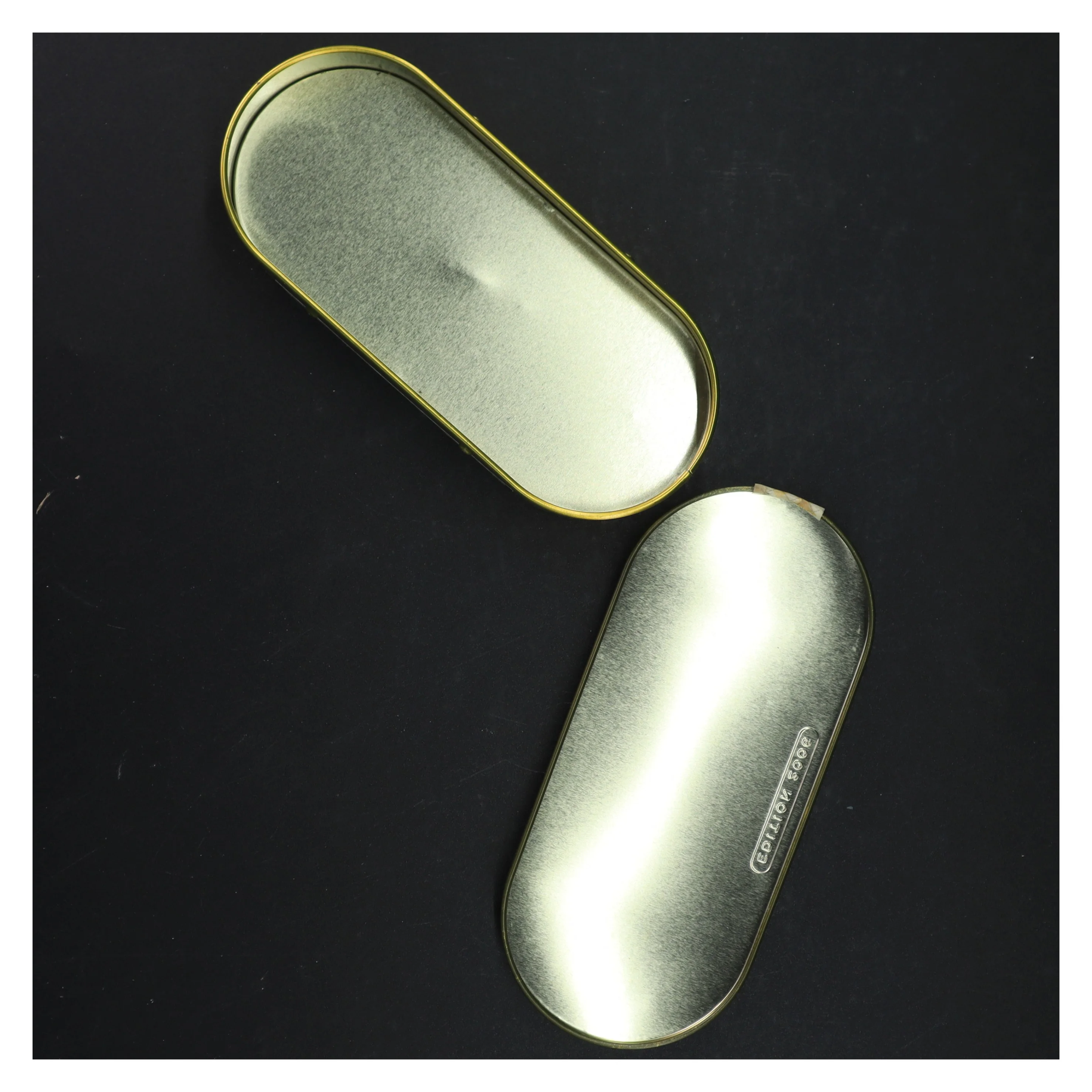 Gammel tobaksdåse  (str. 18 x 8 cm)