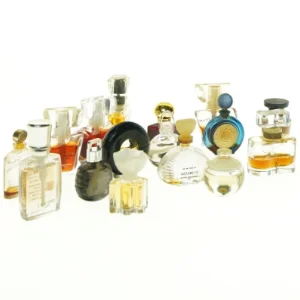 Samling af miniature parfumeflasker (str. 17 x 8 cm)