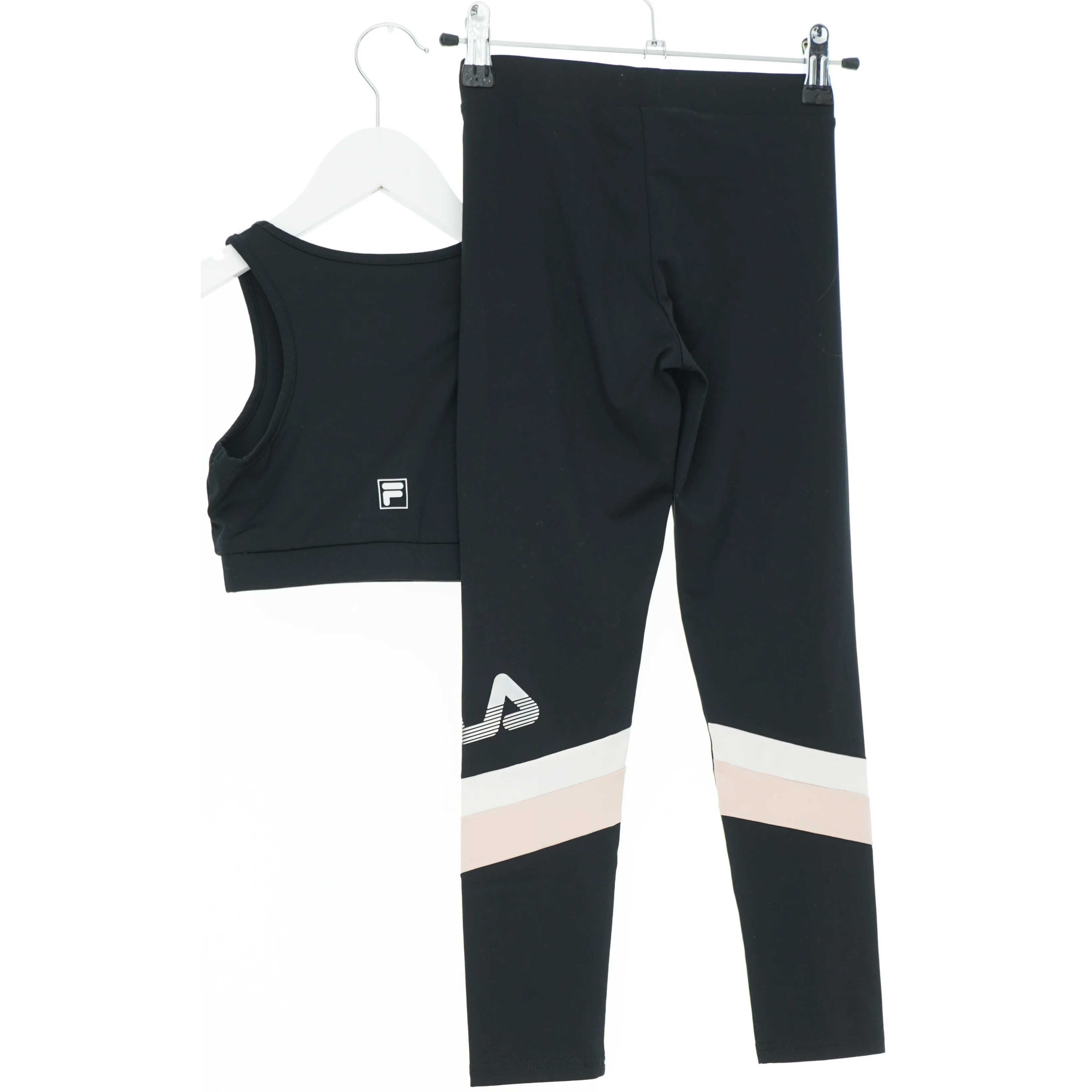 Træningssæt fra FILA (str. 122) 